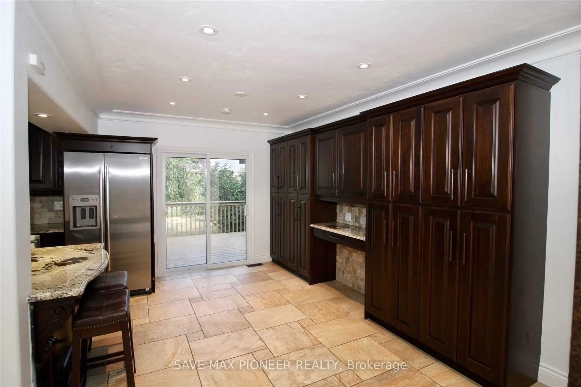 5 Parkview Boulevard