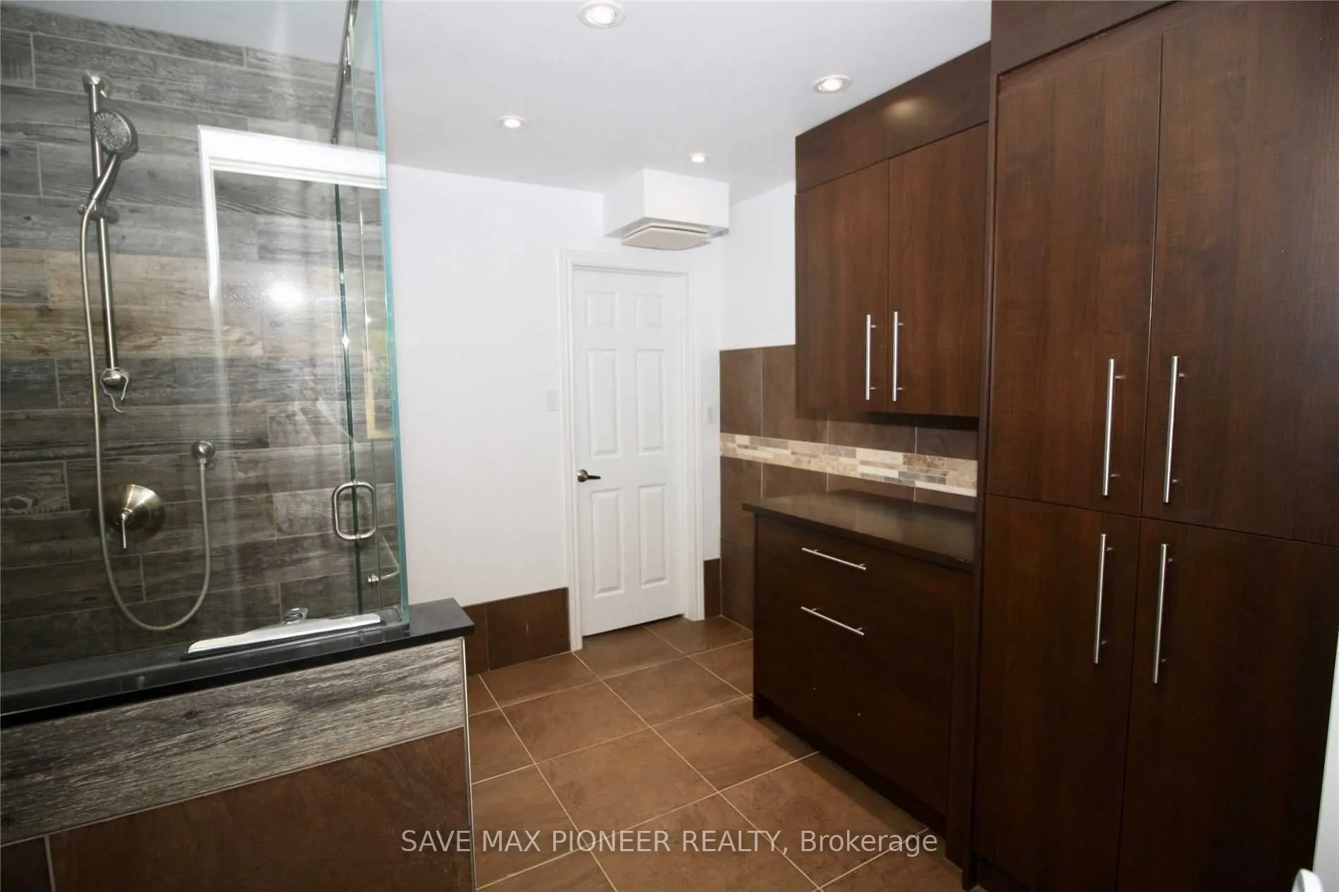 5 Parkview Boulevard