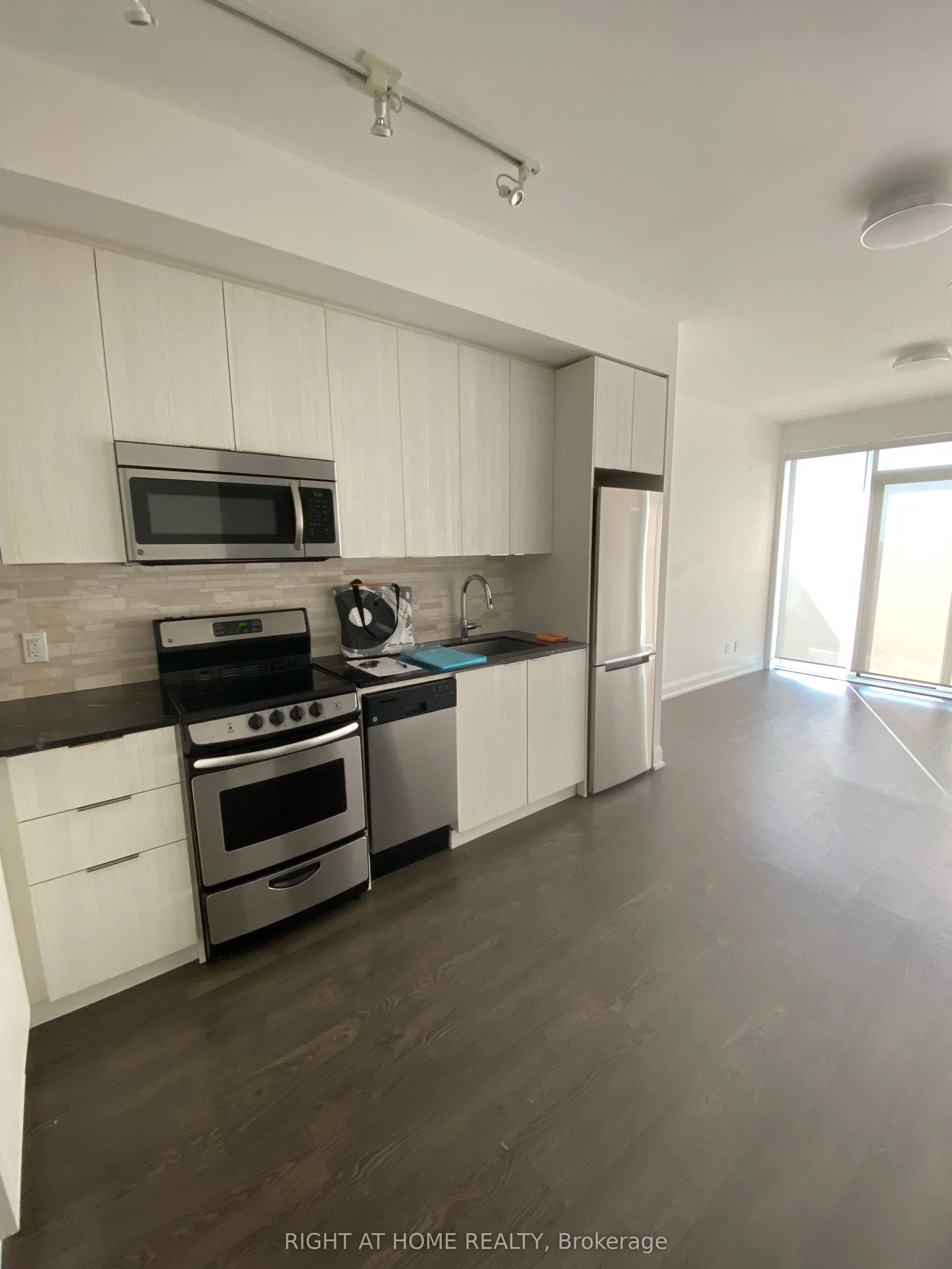 56 ANNIE CRAIG Drive, #2906