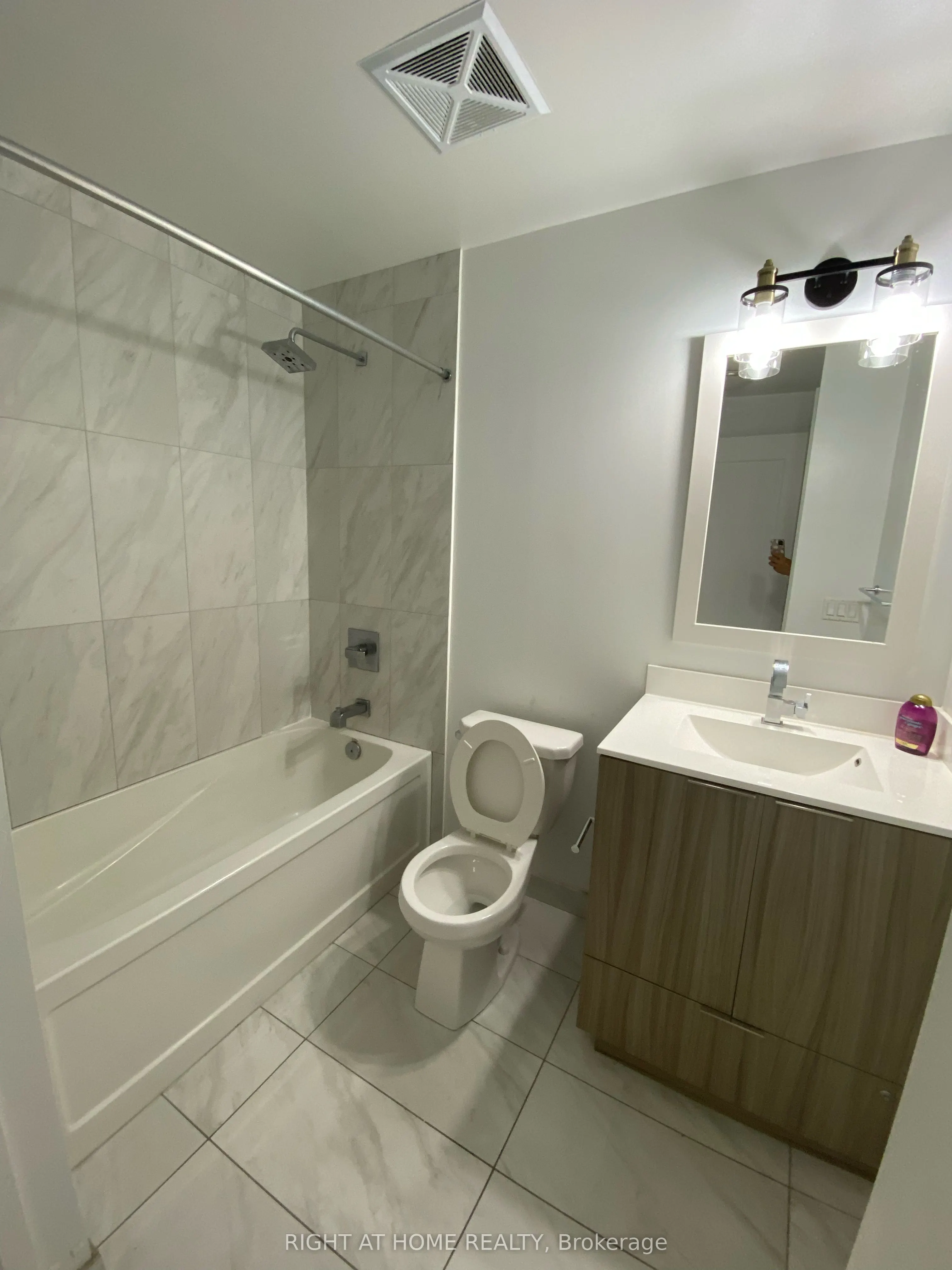 56 ANNIE CRAIG Drive, #2906