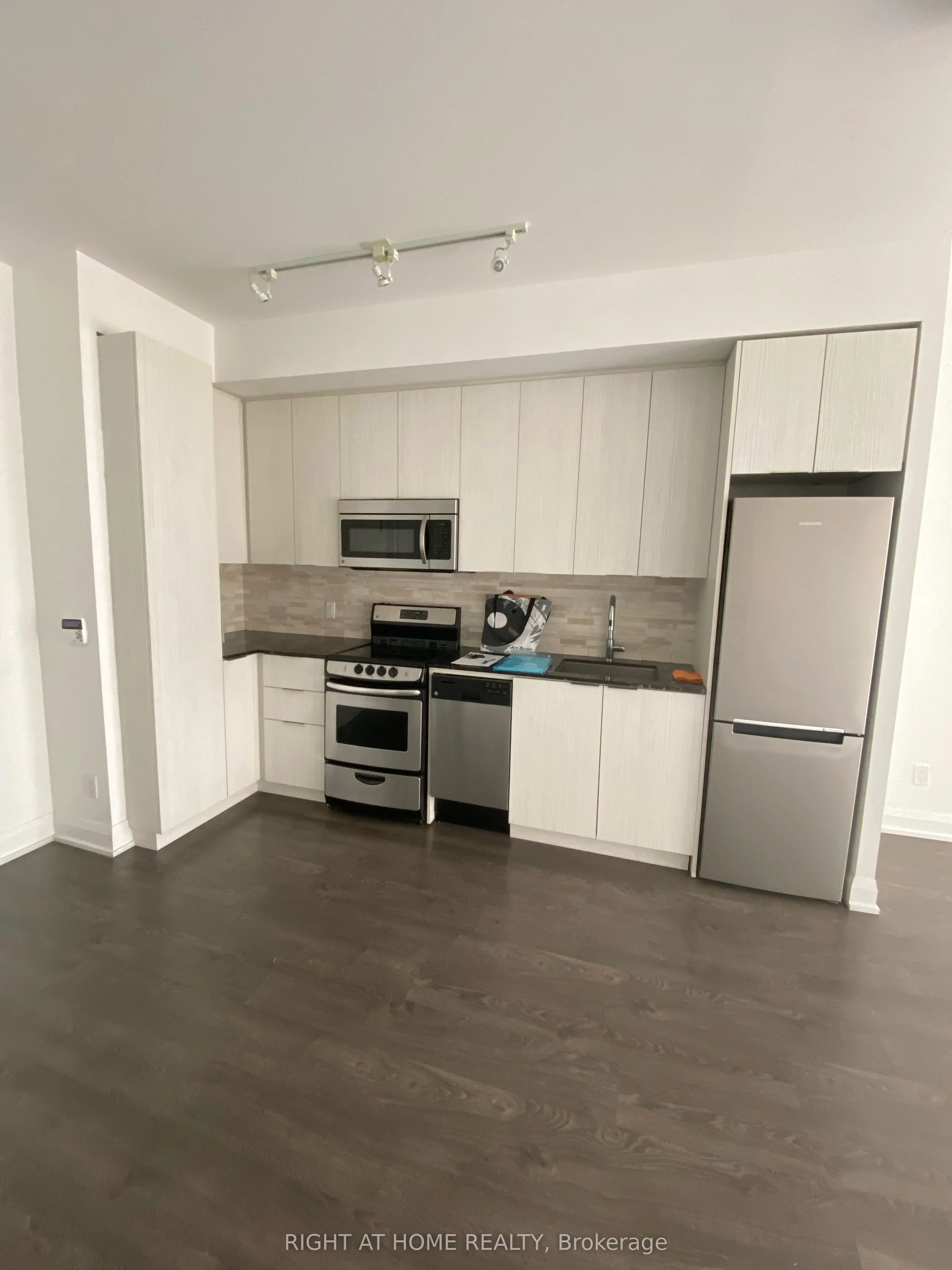 56 ANNIE CRAIG Drive, #2906