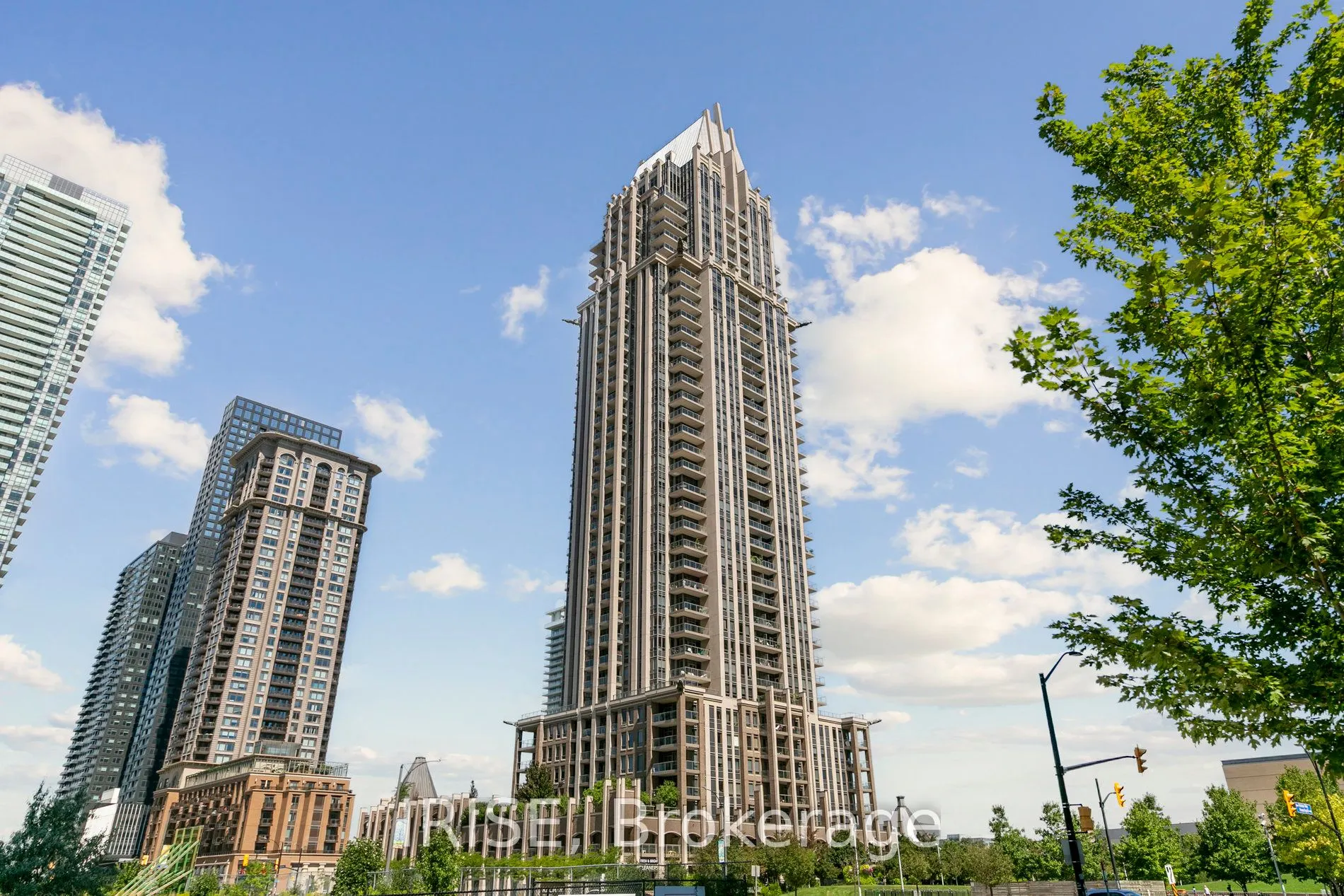 388 Prince Of Wales Drive, #2102