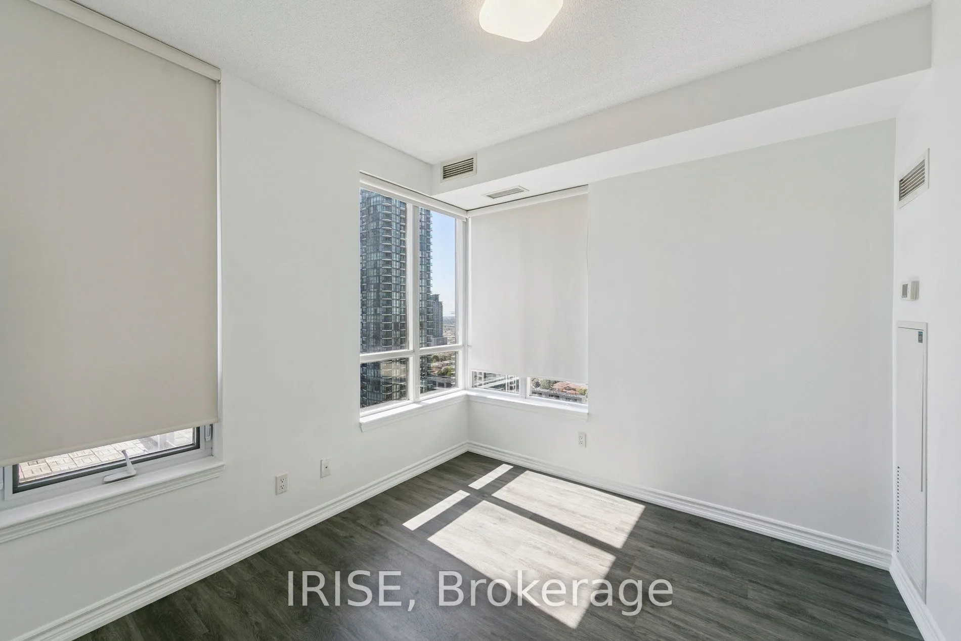 388 Prince Of Wales Drive, #2102
