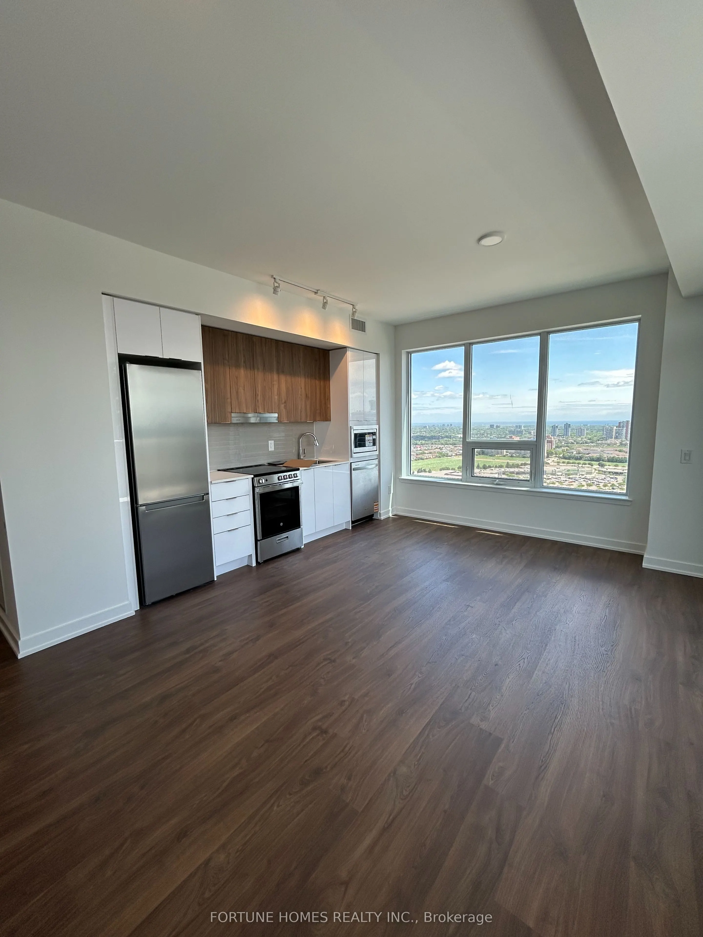 5105 Hurontario Street, #2405