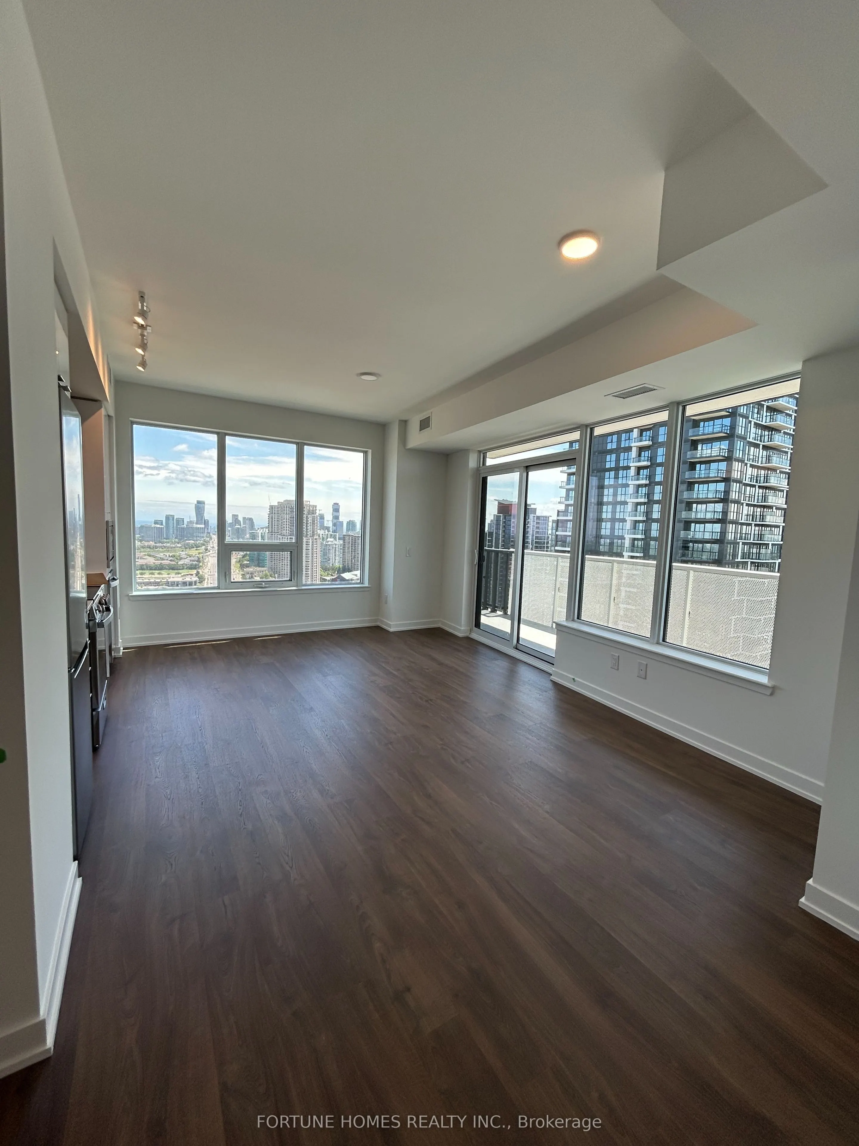 5105 Hurontario Street, #2405