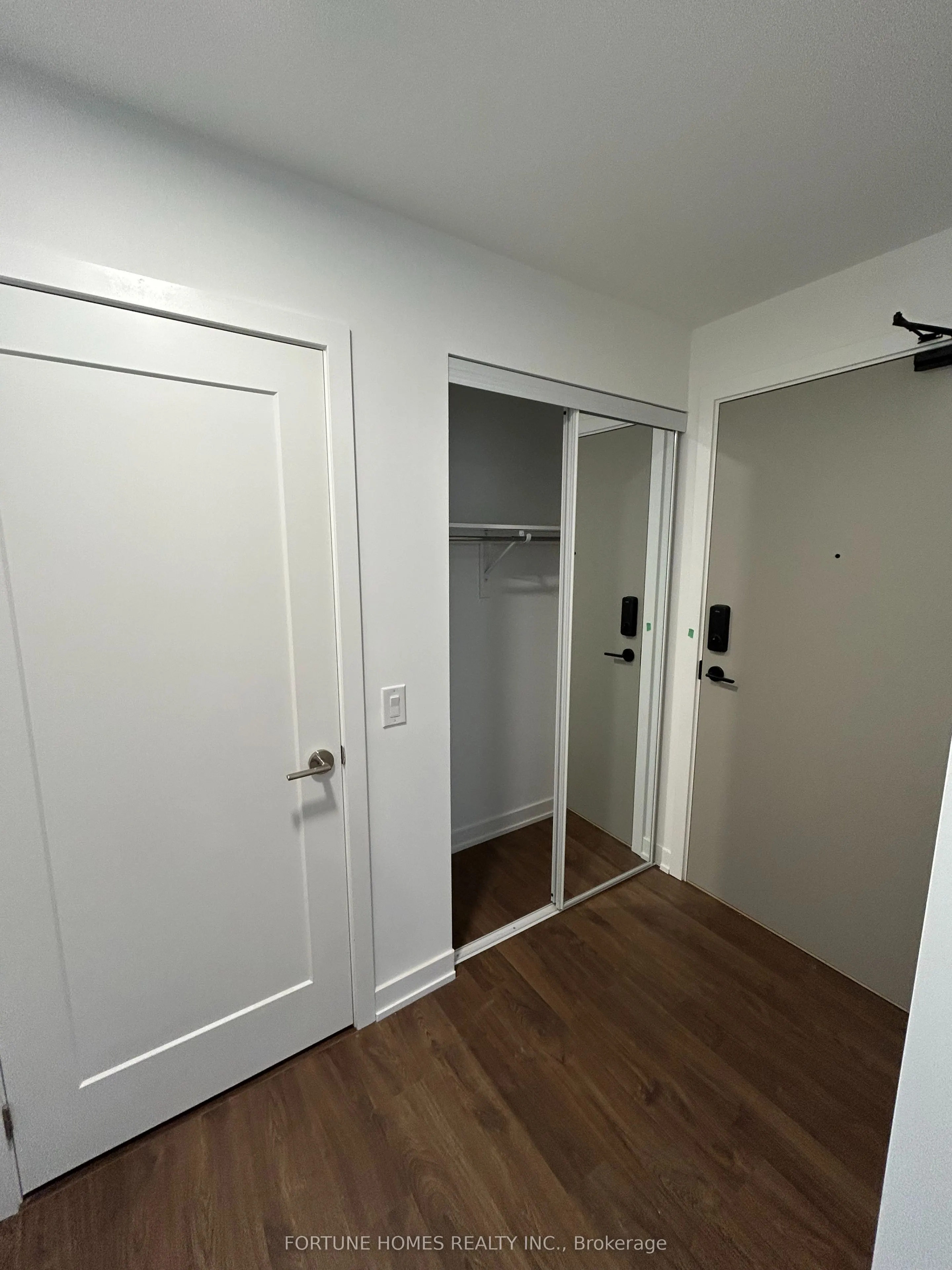 5105 Hurontario Street, #2405
