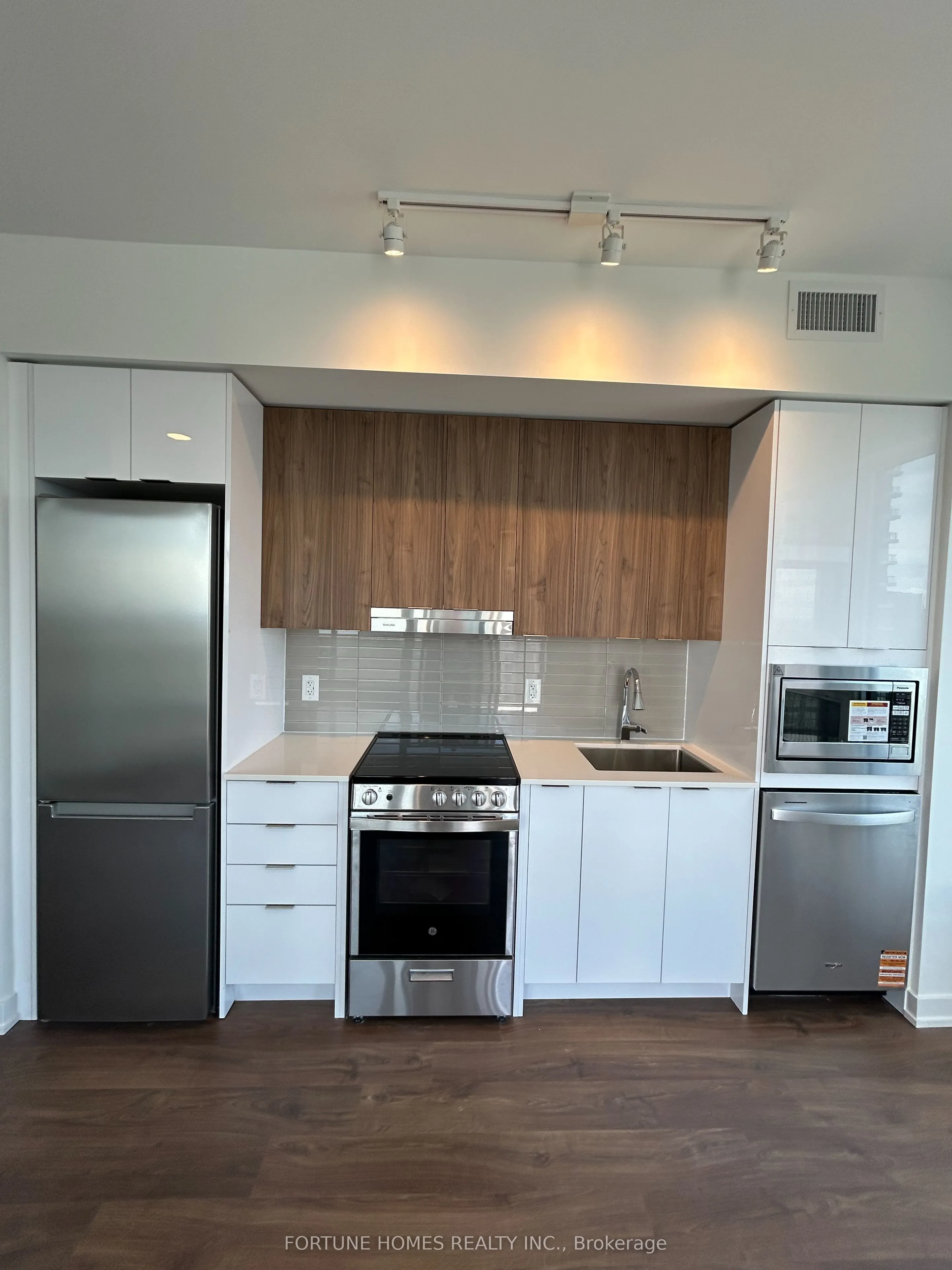 5105 Hurontario Street, #2405