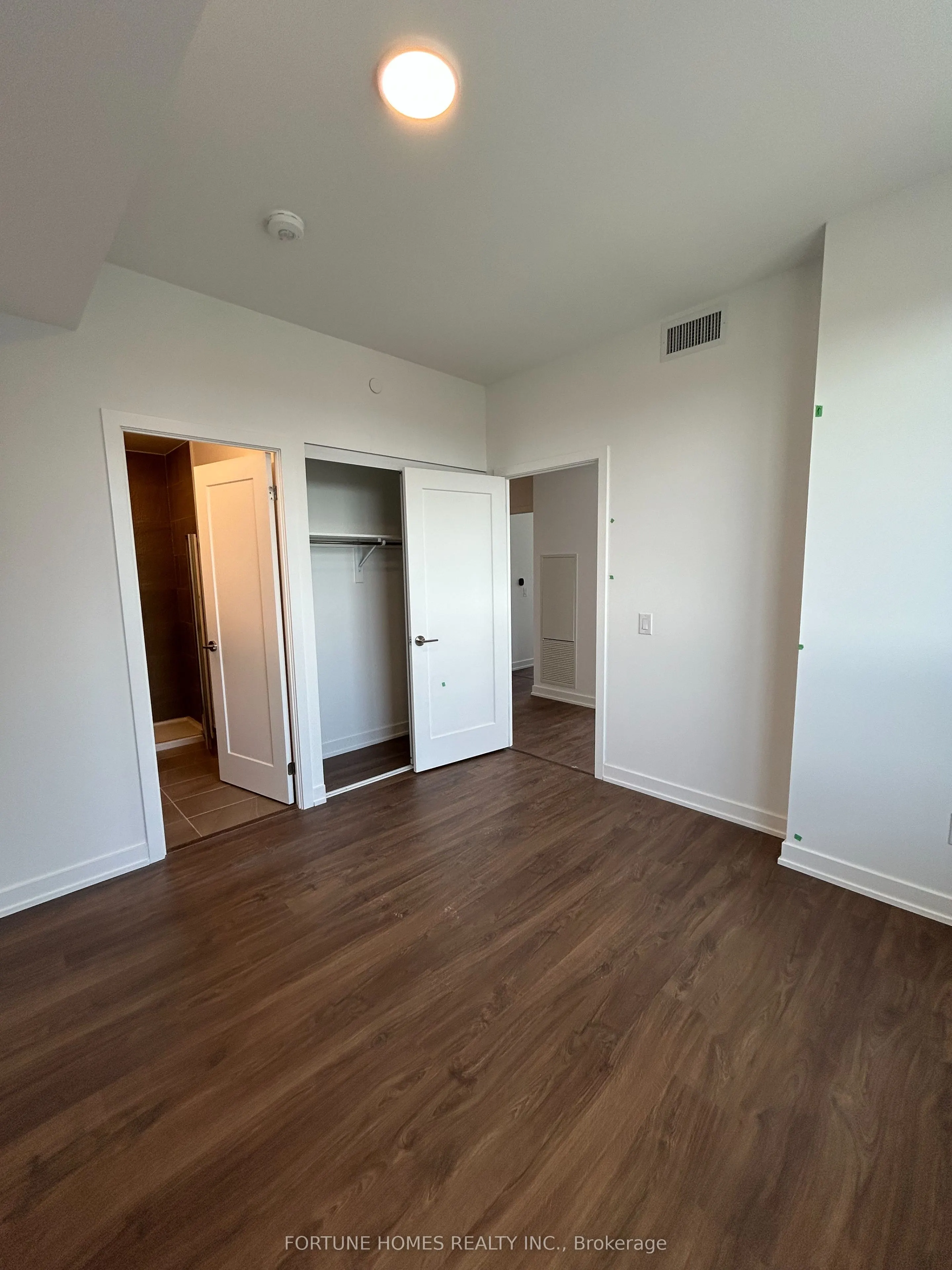 5105 Hurontario Street, #2405