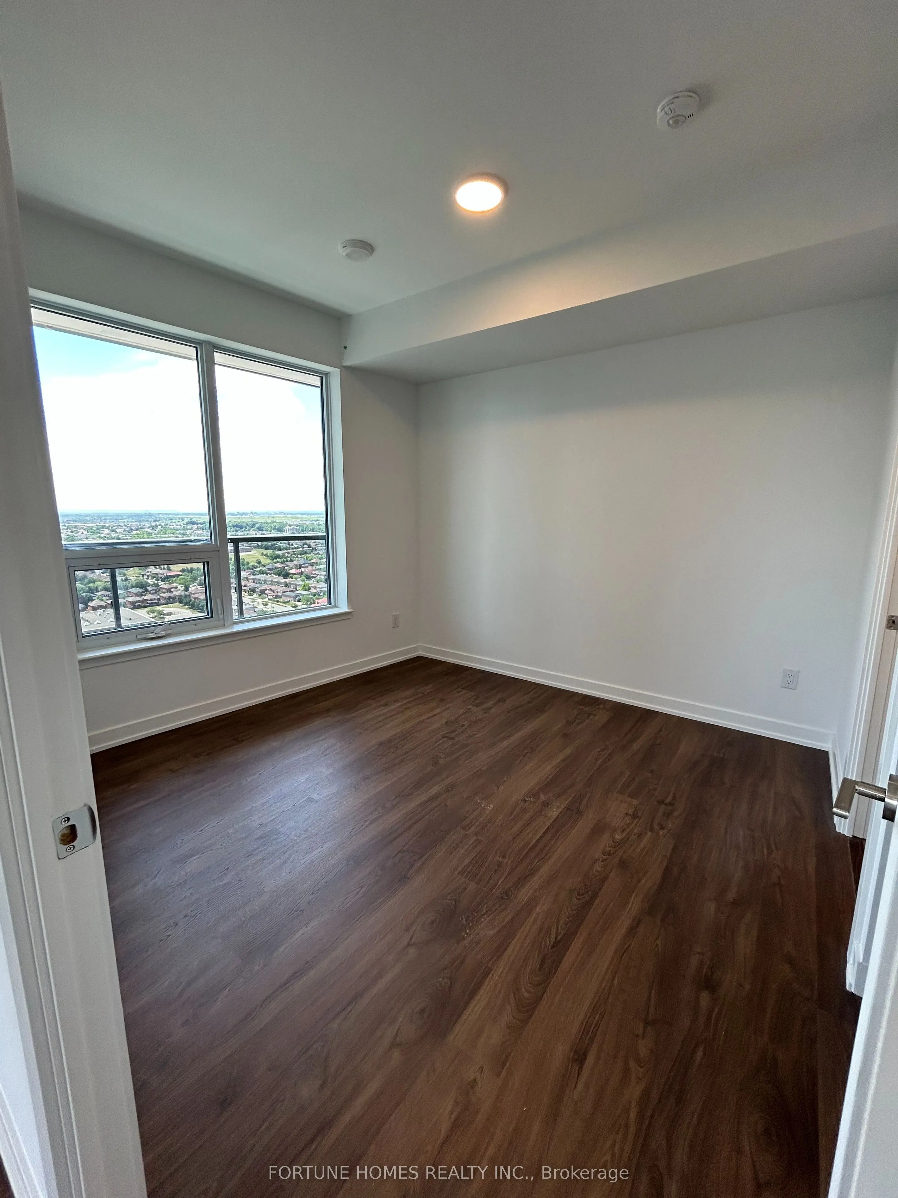 5105 Hurontario Street, #2405