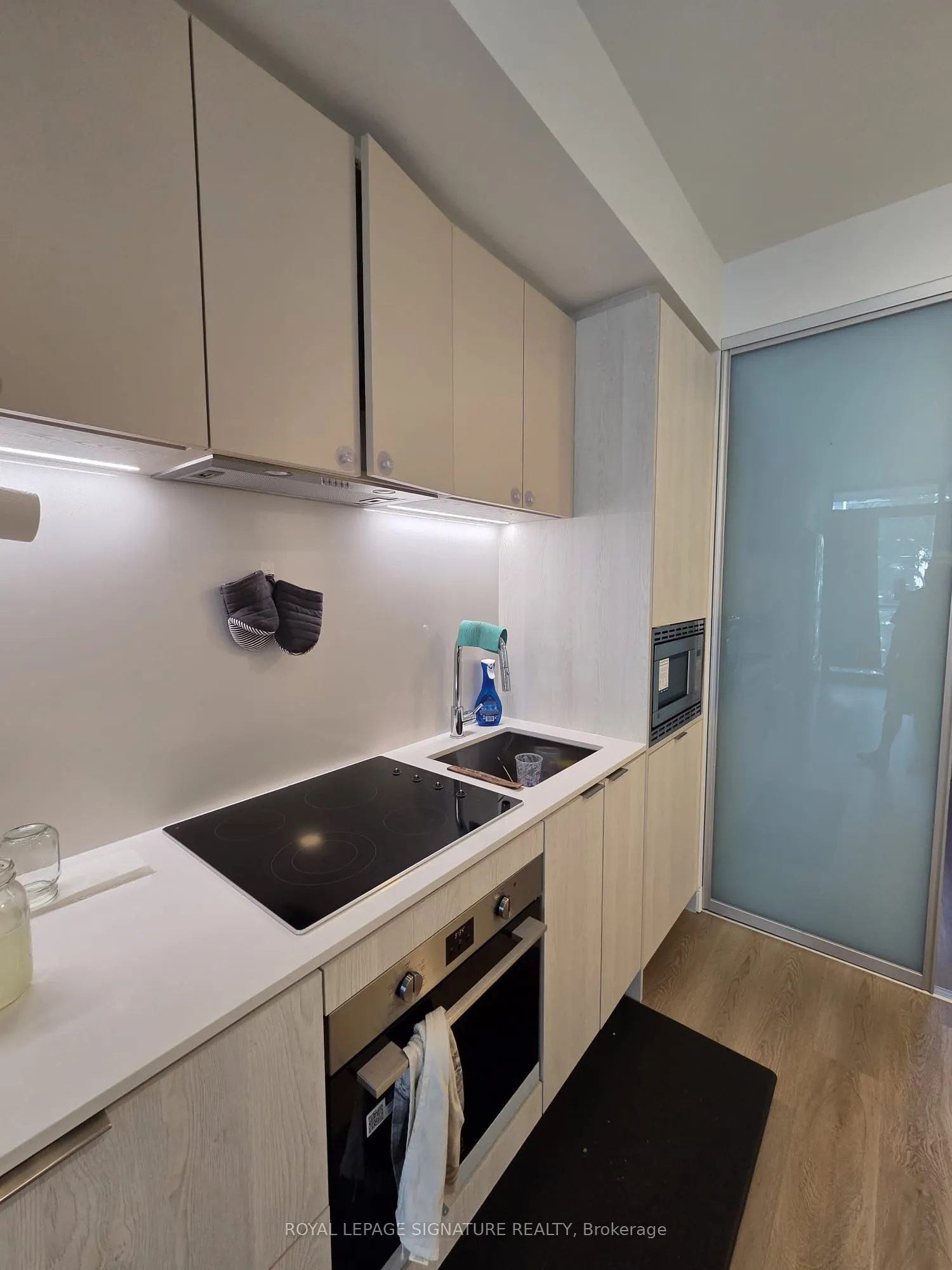 86 Dundas Street E, #314