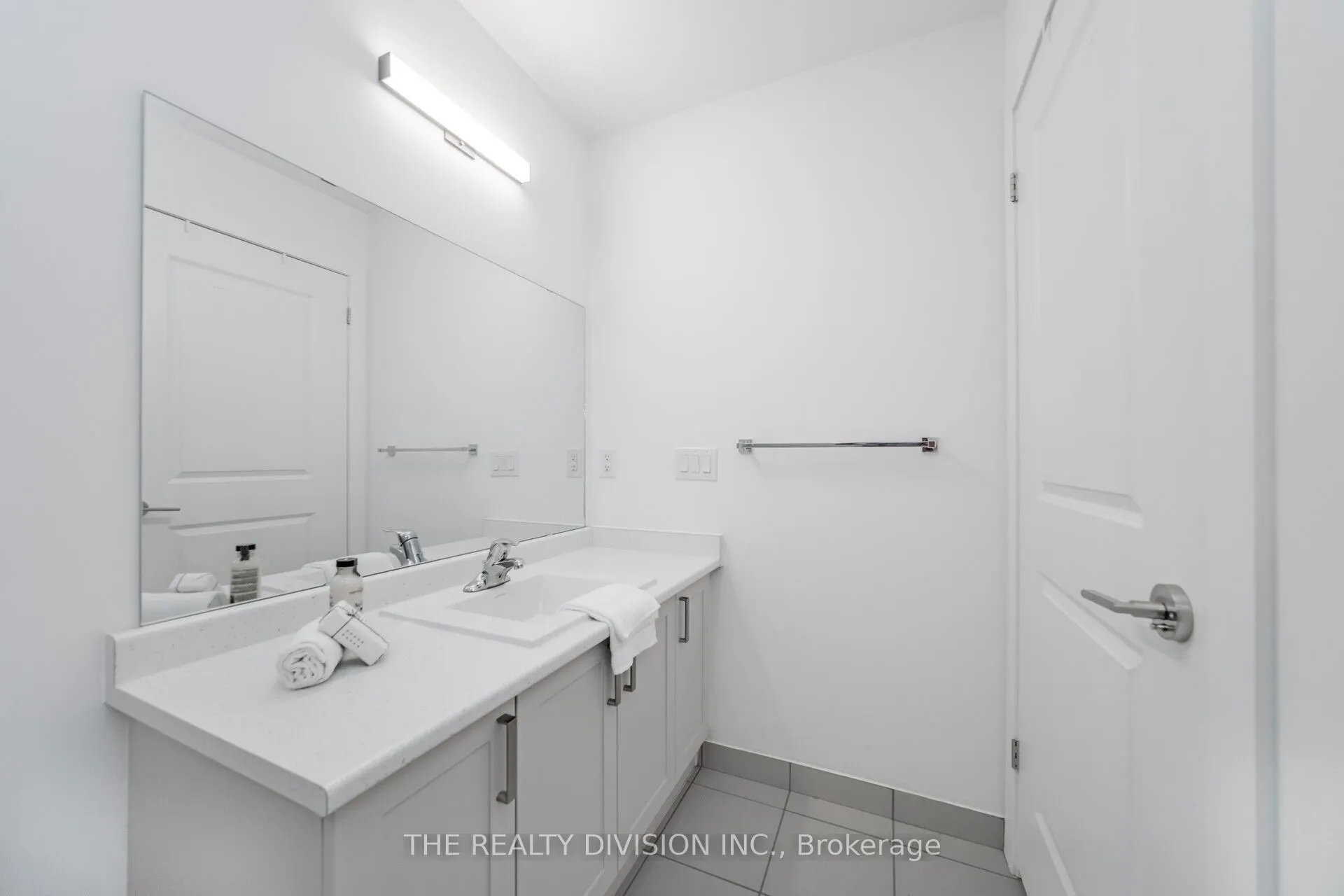 1063 Douglas Mccurdy Common, #606