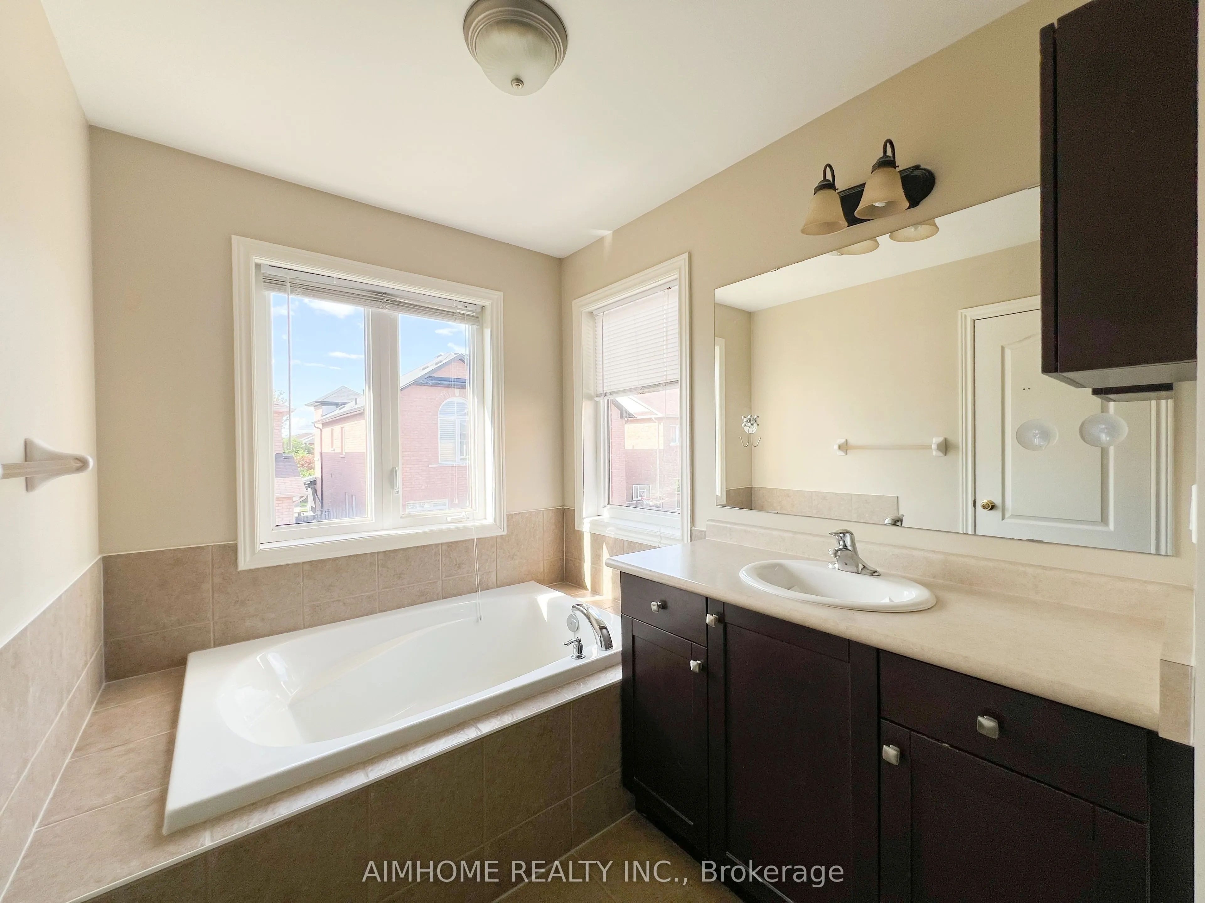 4439 Centretown Way
