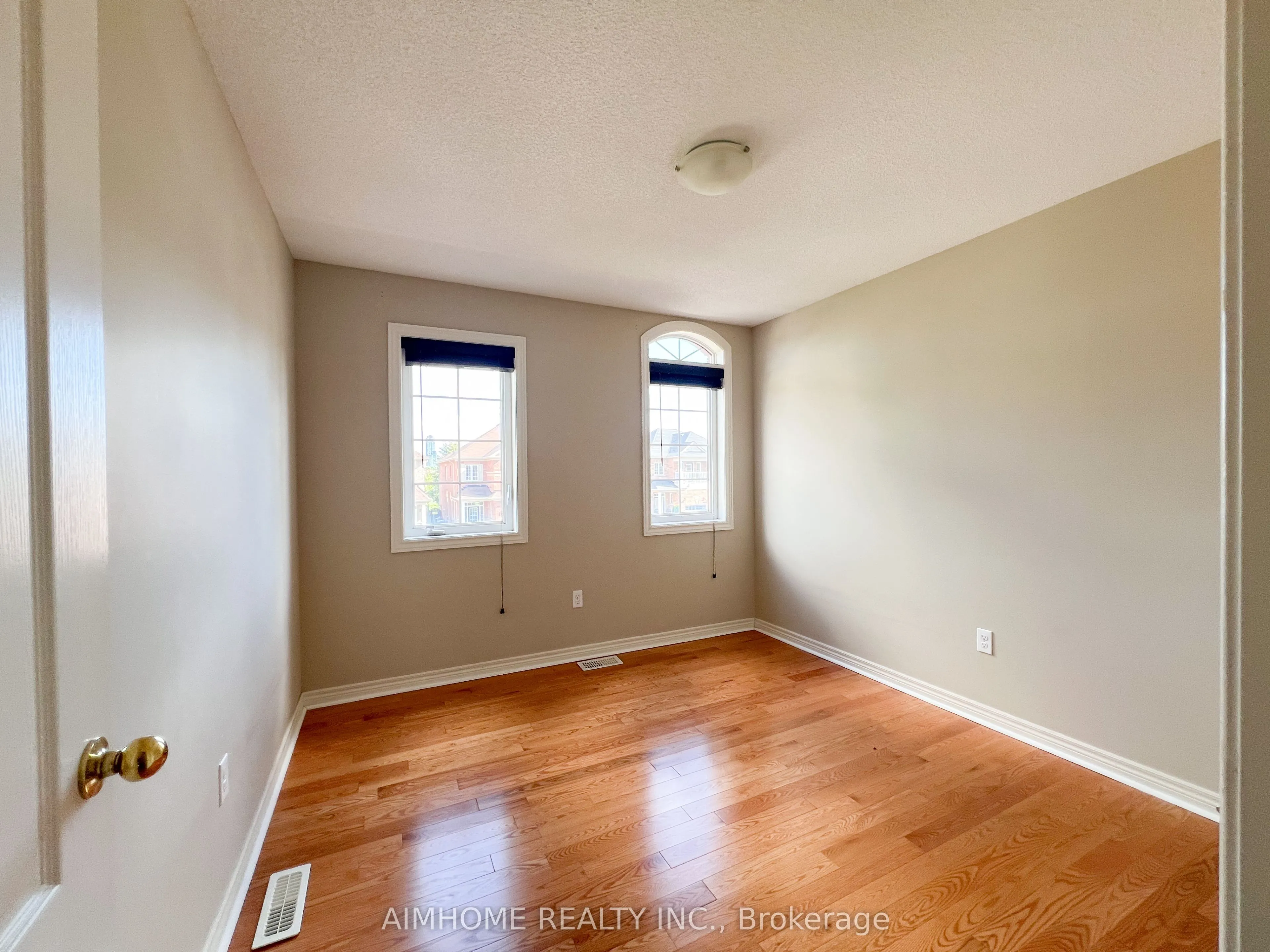 4439 Centretown Way