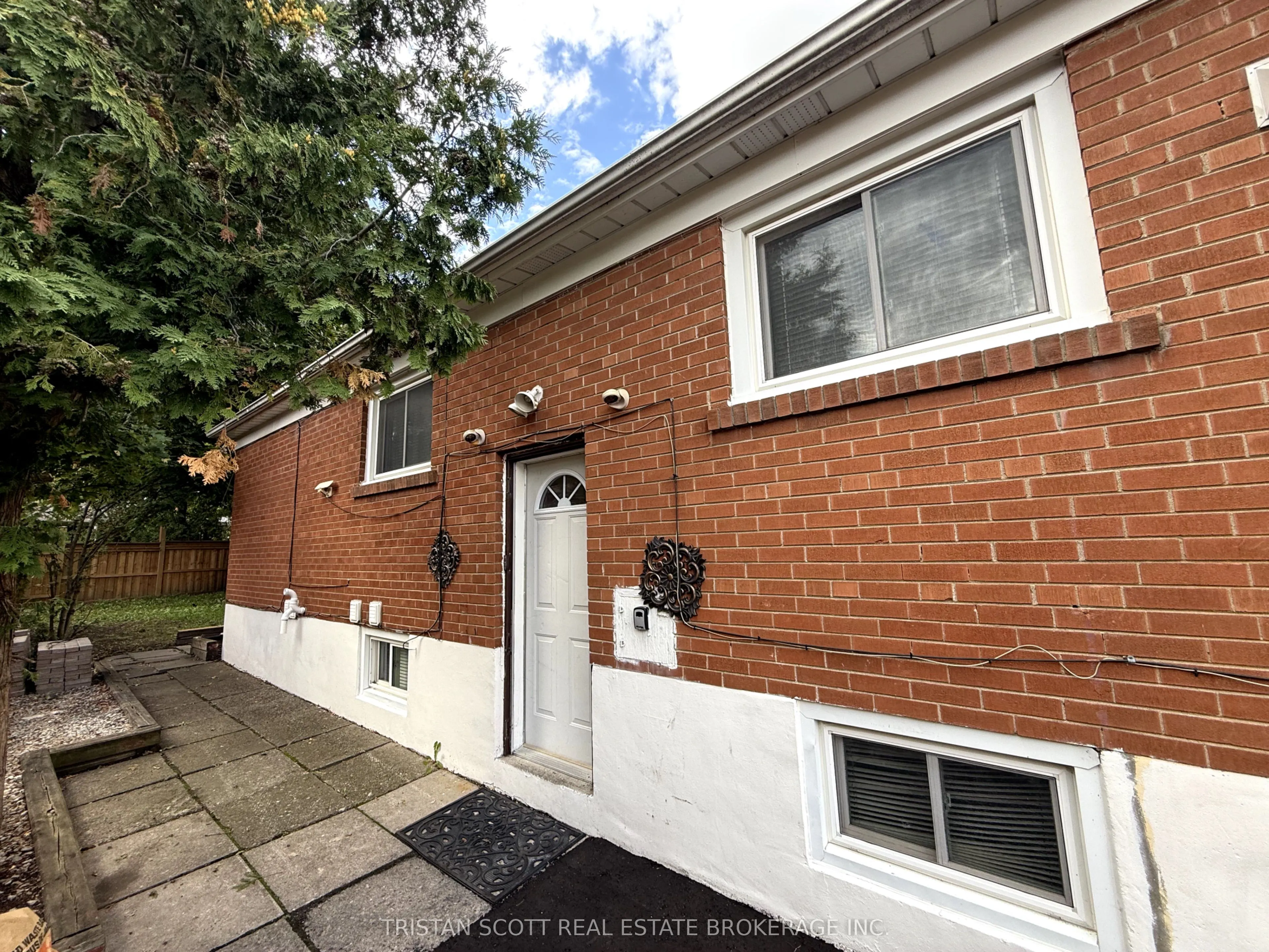 3450 Queenston Drive