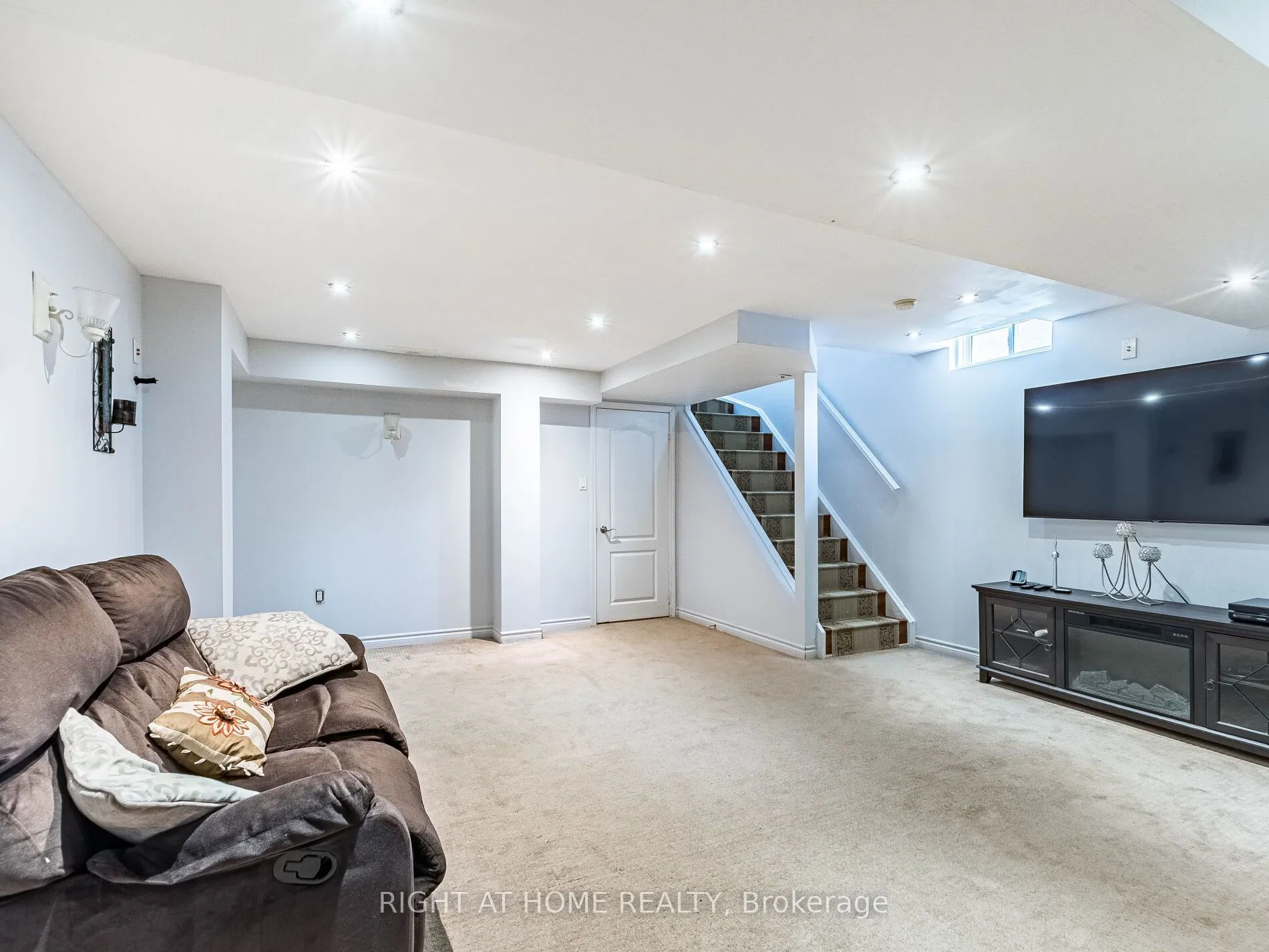 5030 Heatherleigh Avenue, #217