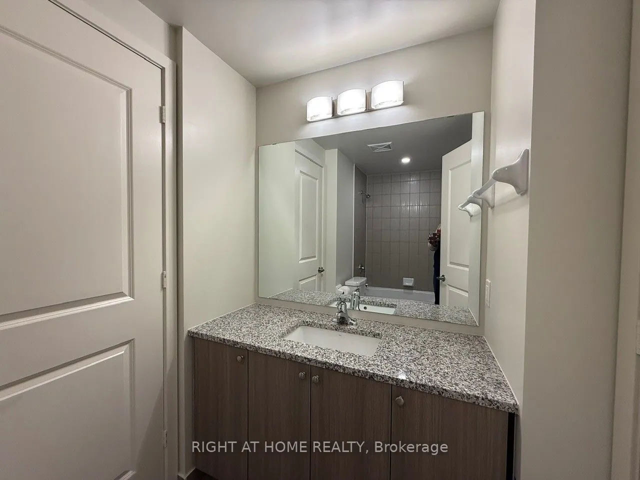 38 ANNIE CRAIG Drive, #3803
