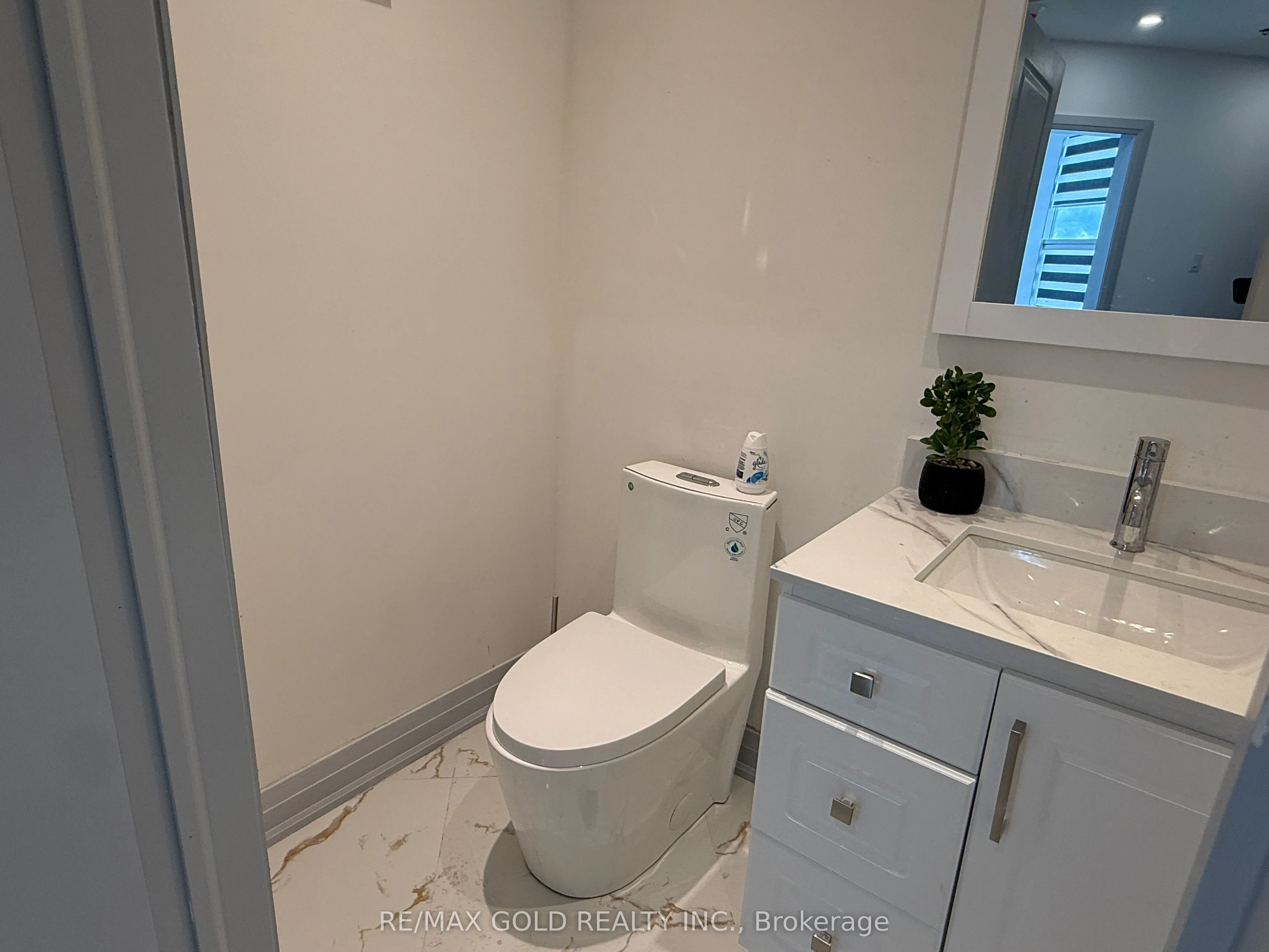 6475 Mayfield Road, #208
