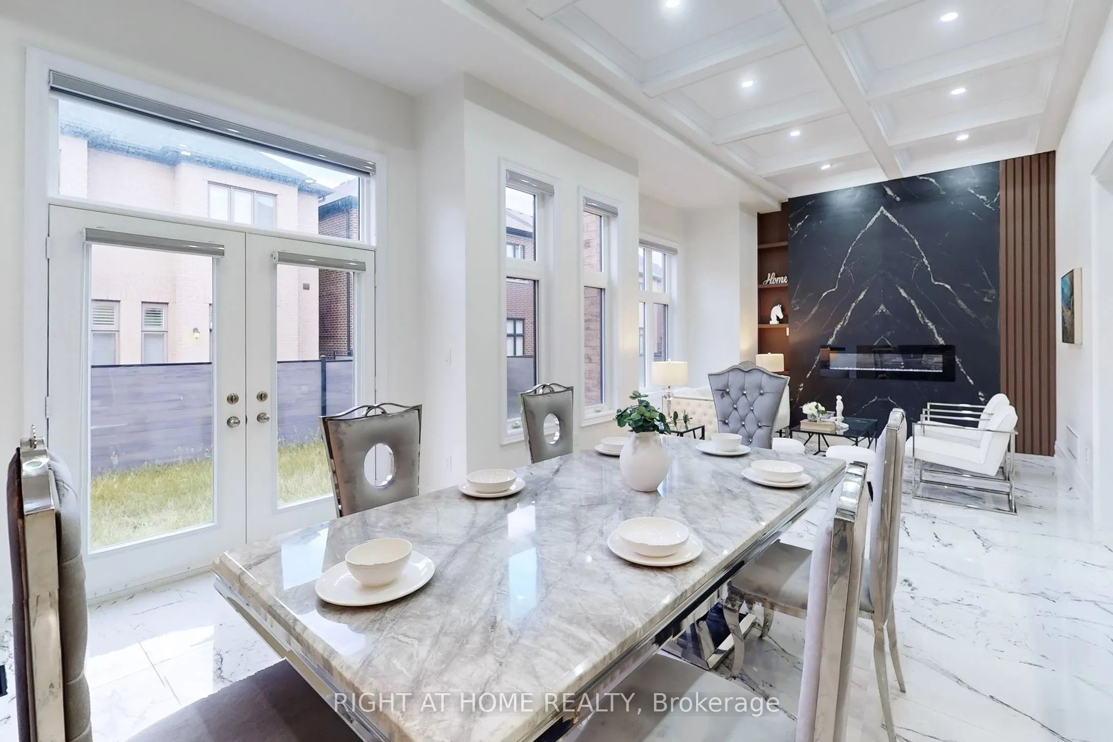 1199 QUEENS PLATE Road E