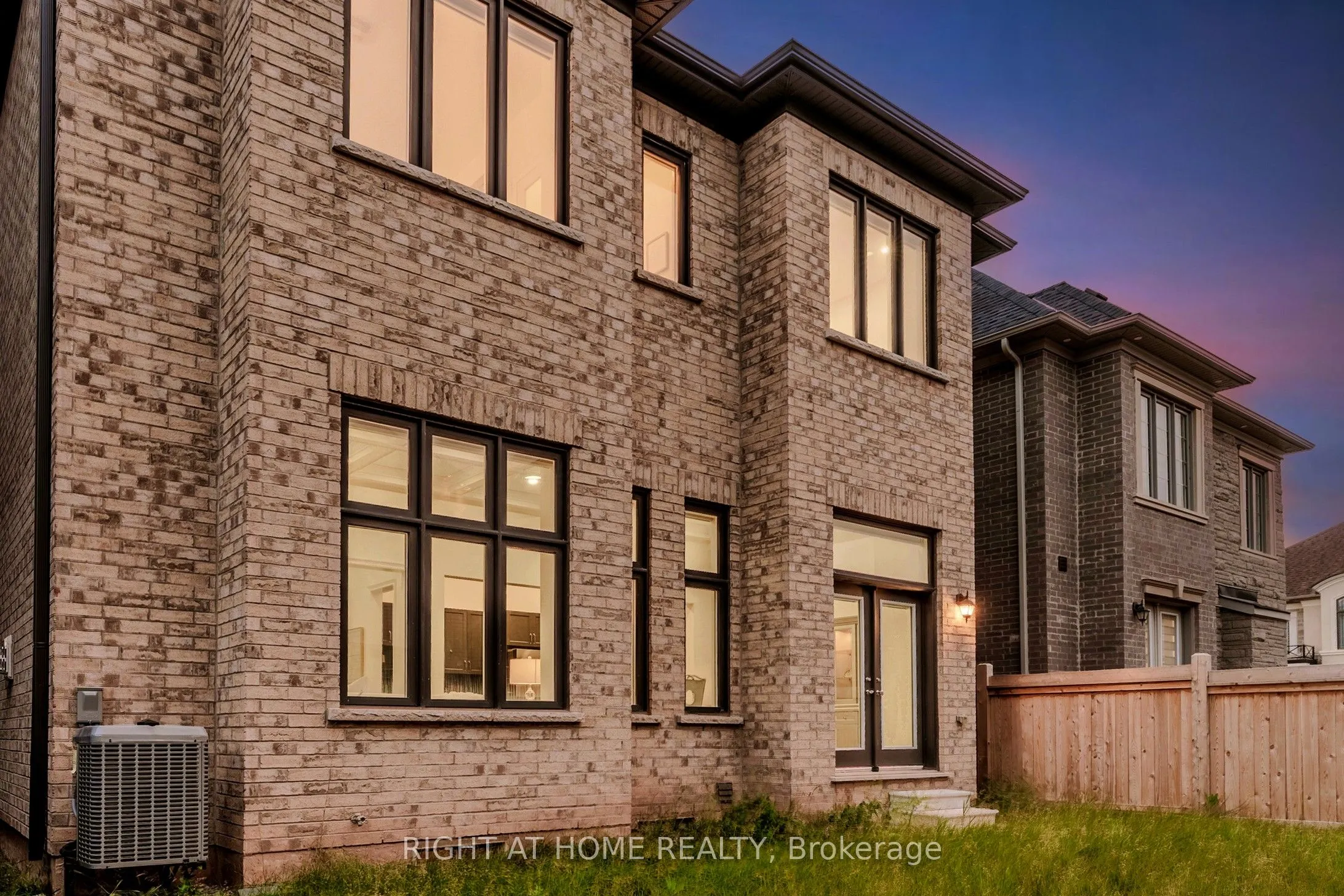 1199 QUEENS PLATE Road E