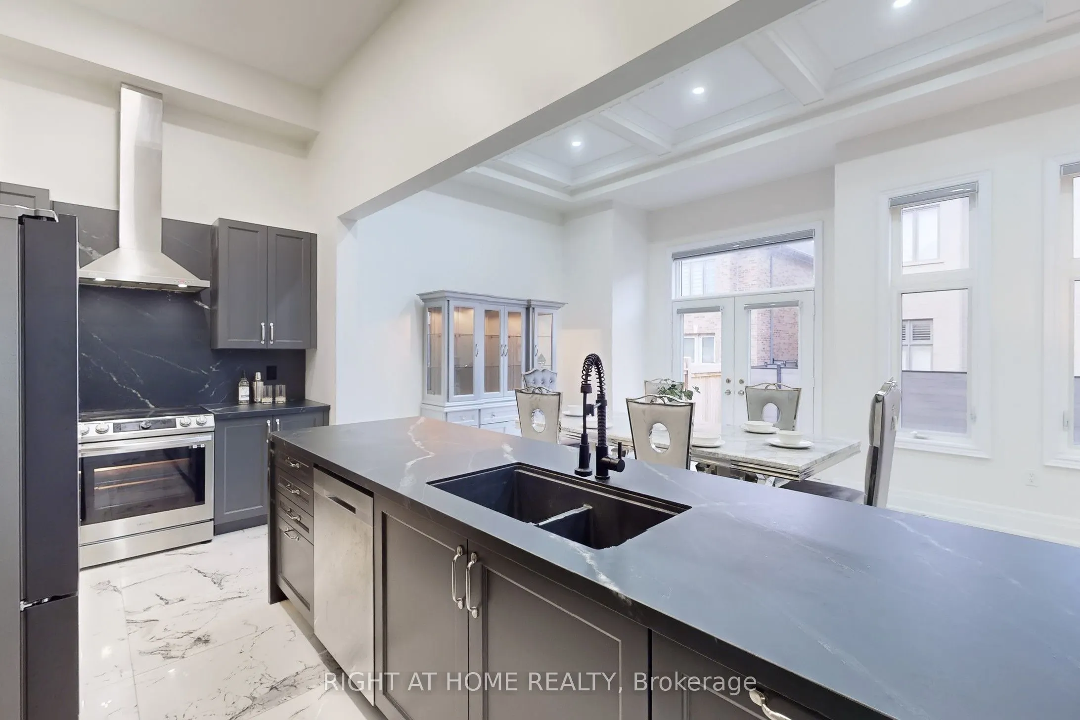 1199 QUEENS PLATE Road E