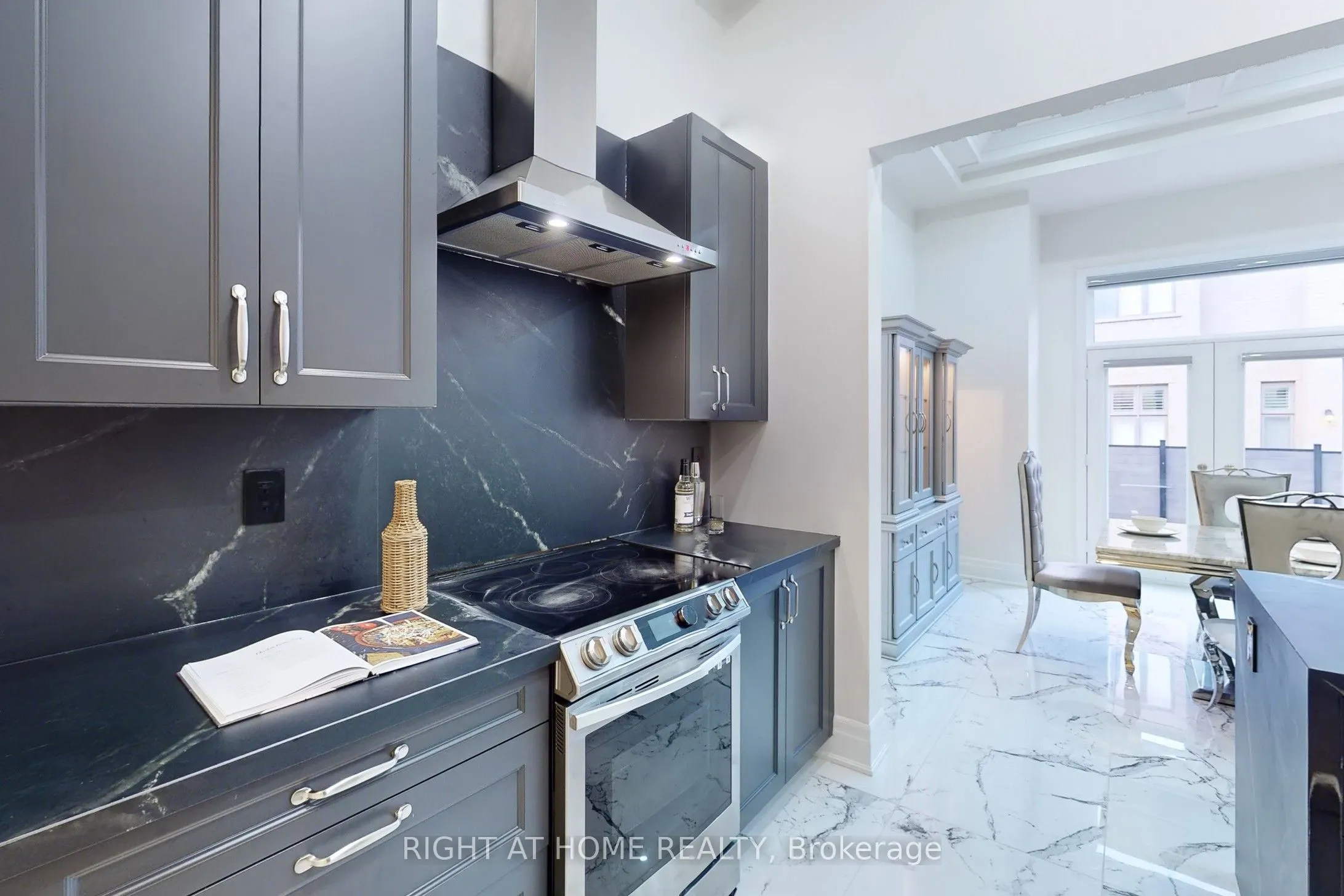 1199 QUEENS PLATE Road E
