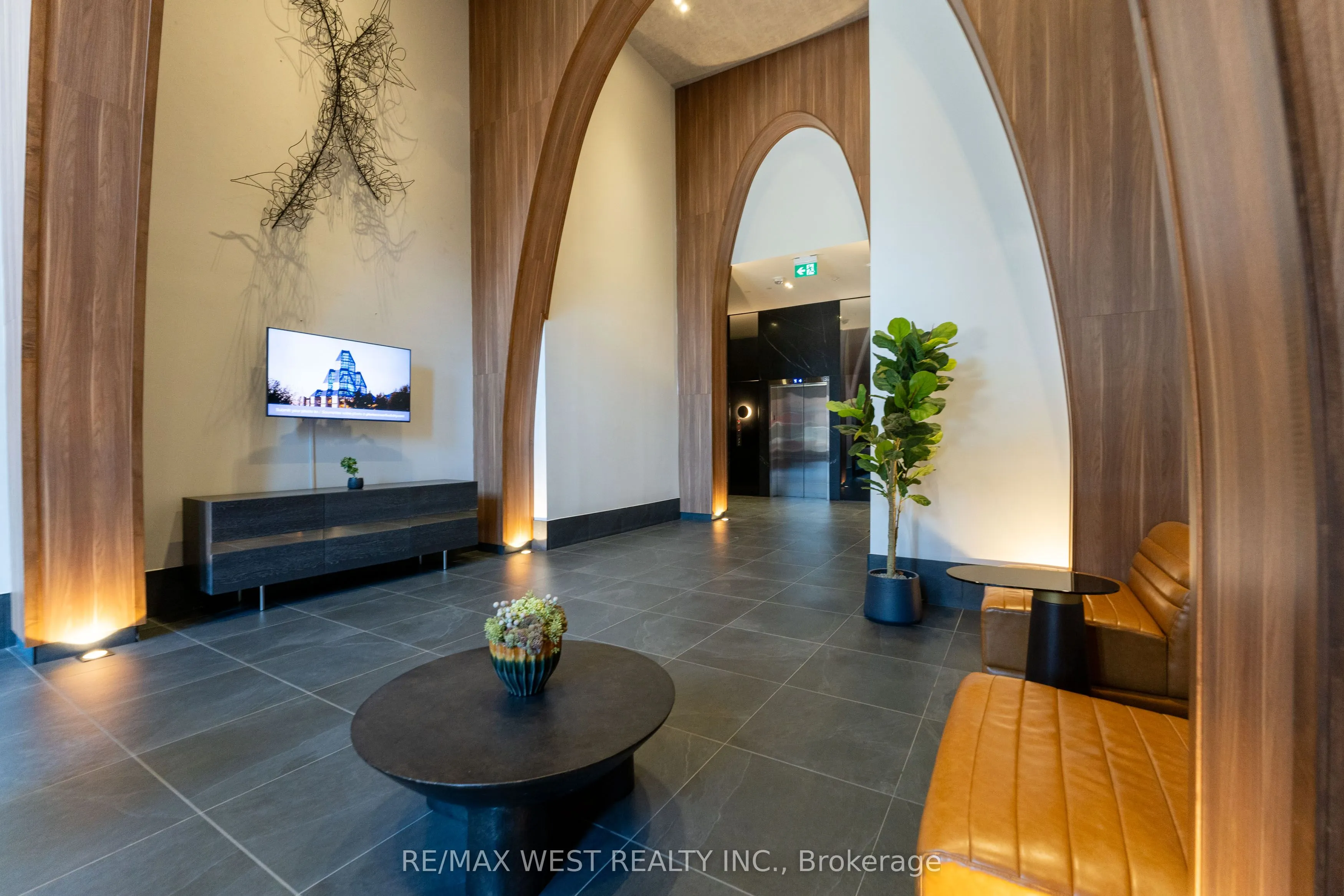 270 Dufferin Street, #413