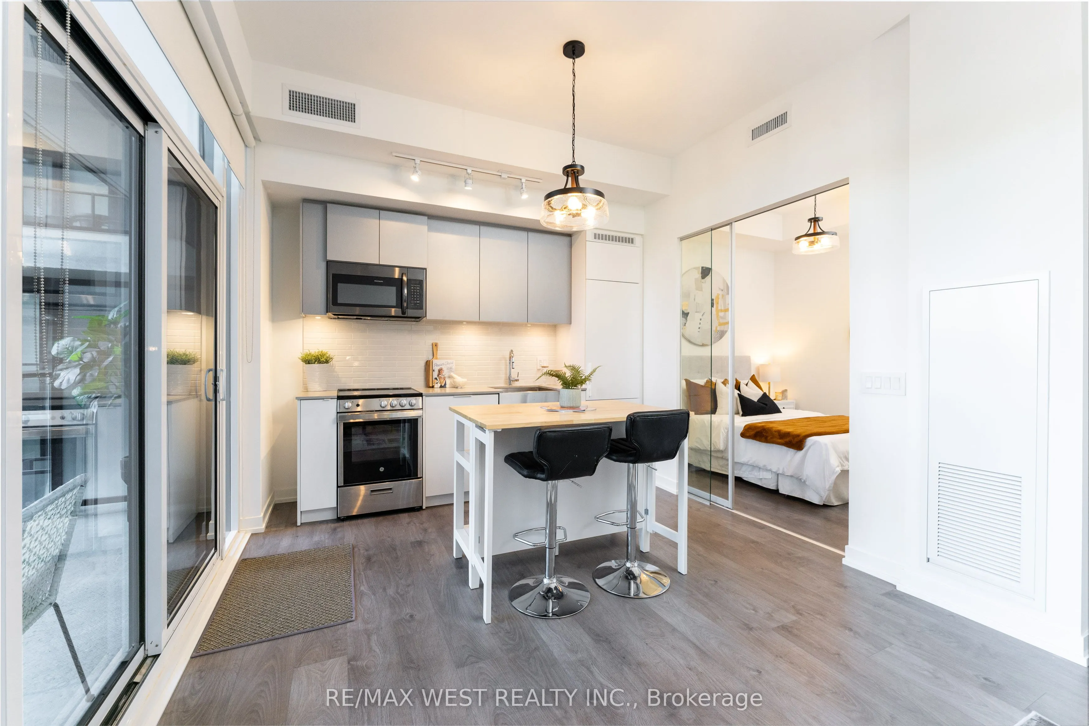 270 Dufferin Street, #413