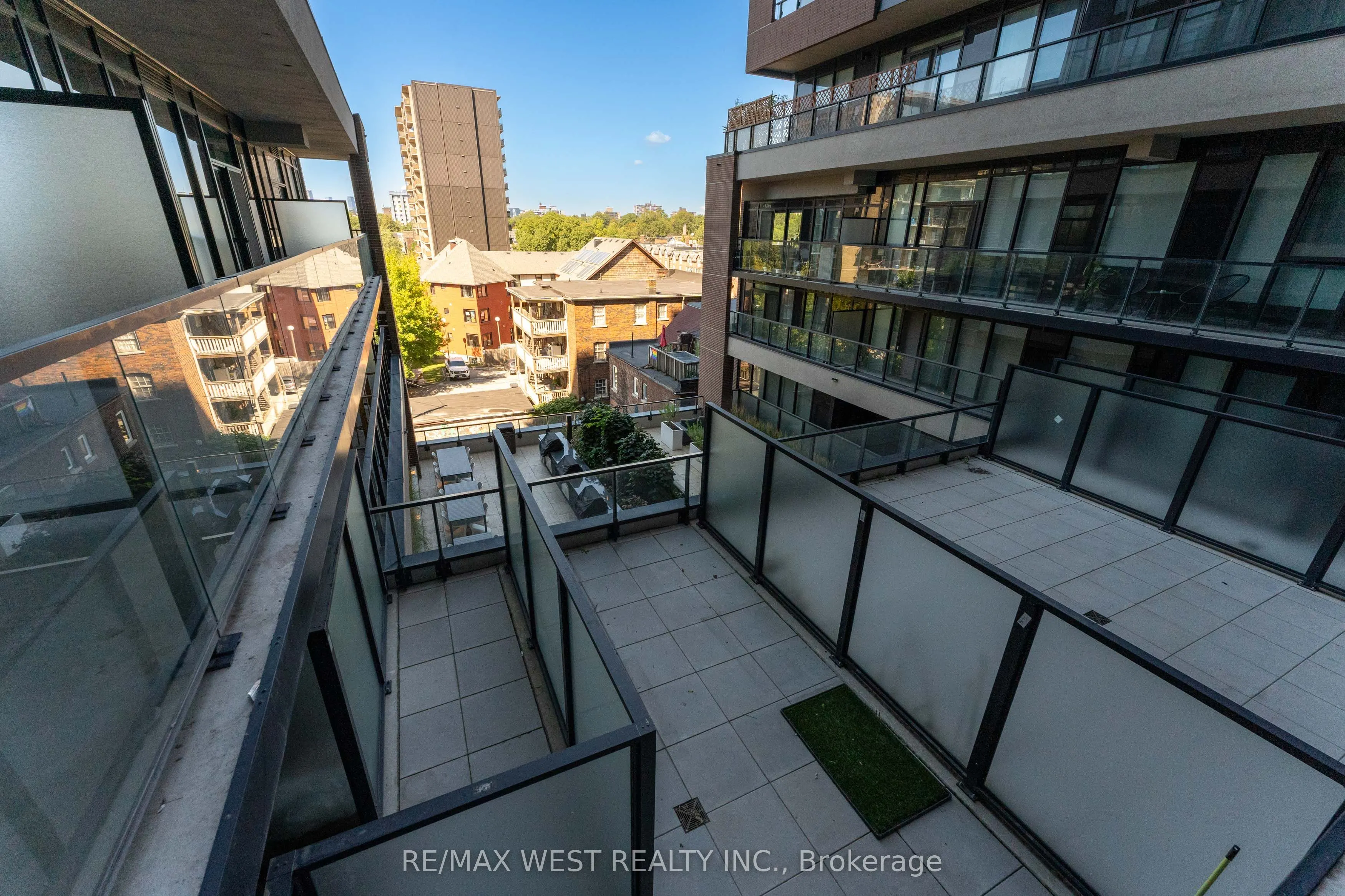 270 Dufferin Street, #413