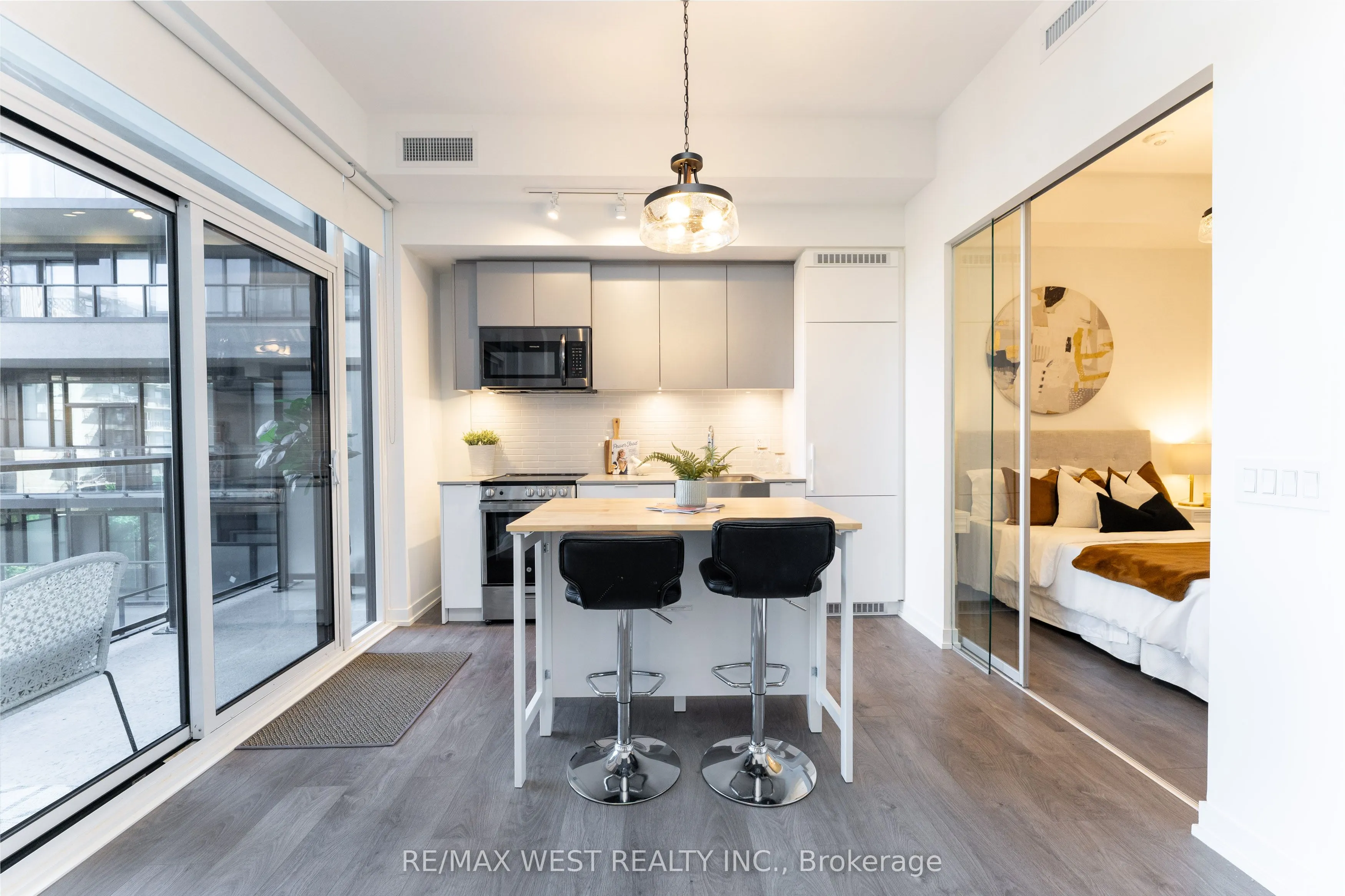 270 Dufferin Street, #413