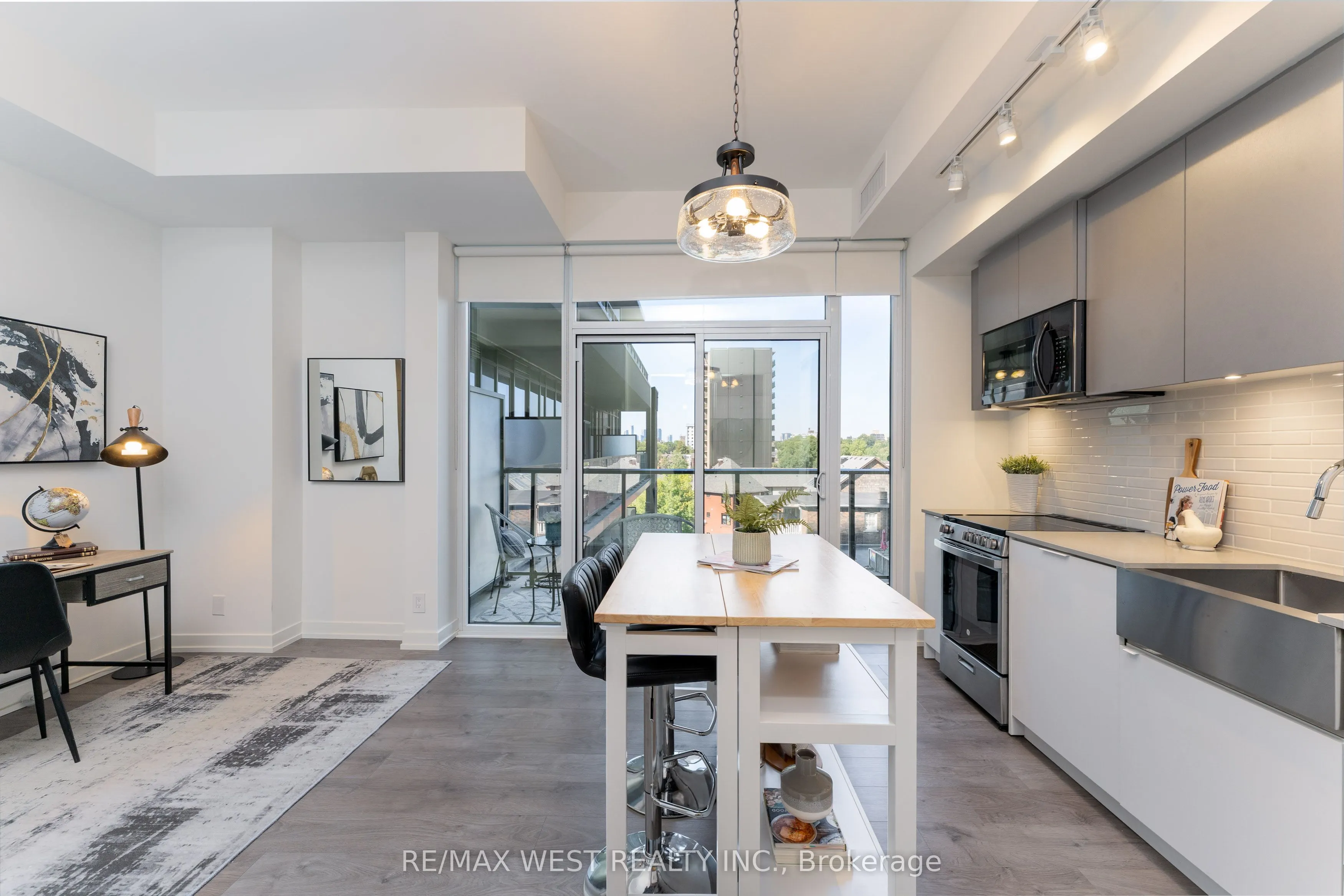 270 Dufferin Street, #413