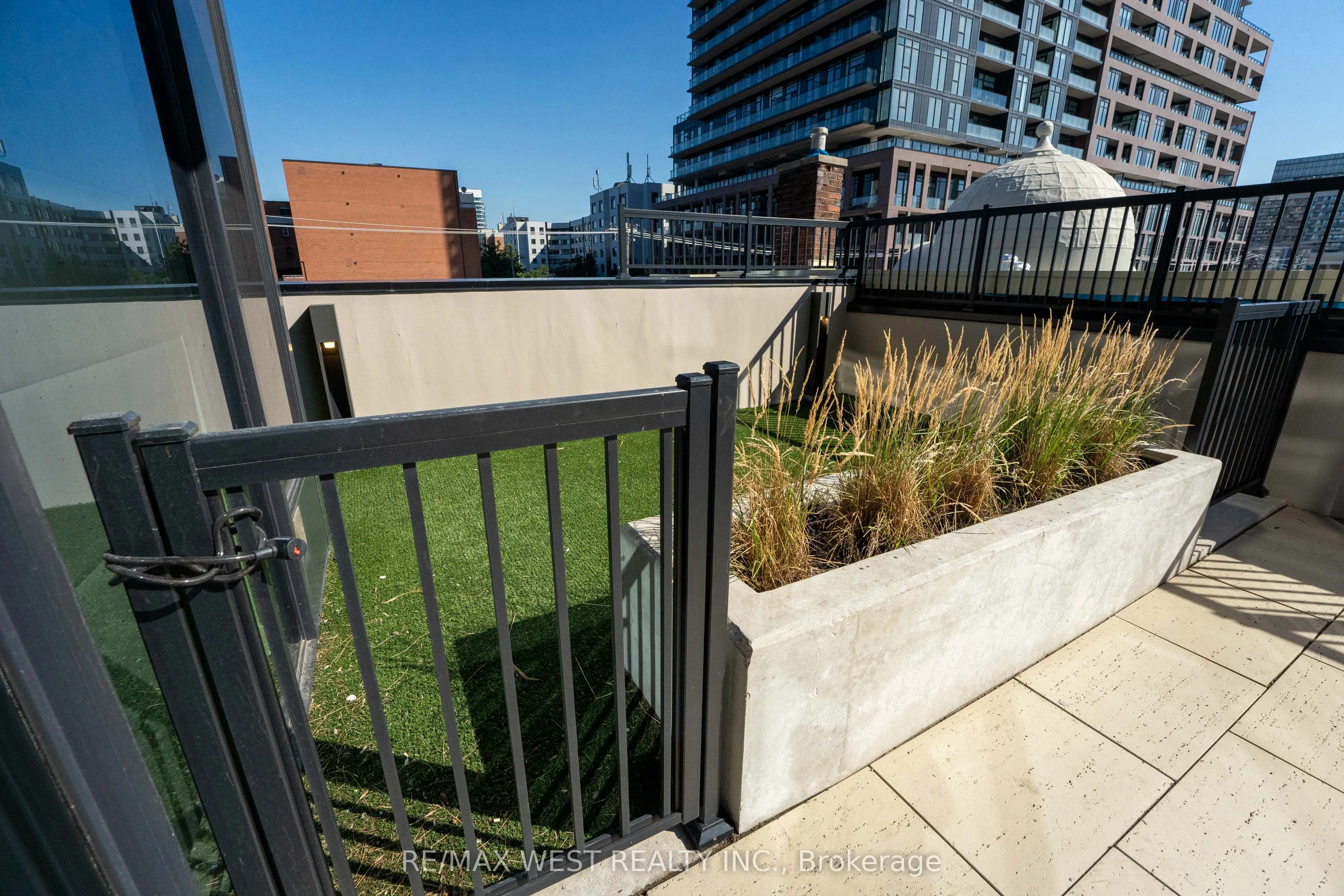 270 Dufferin Street, #413