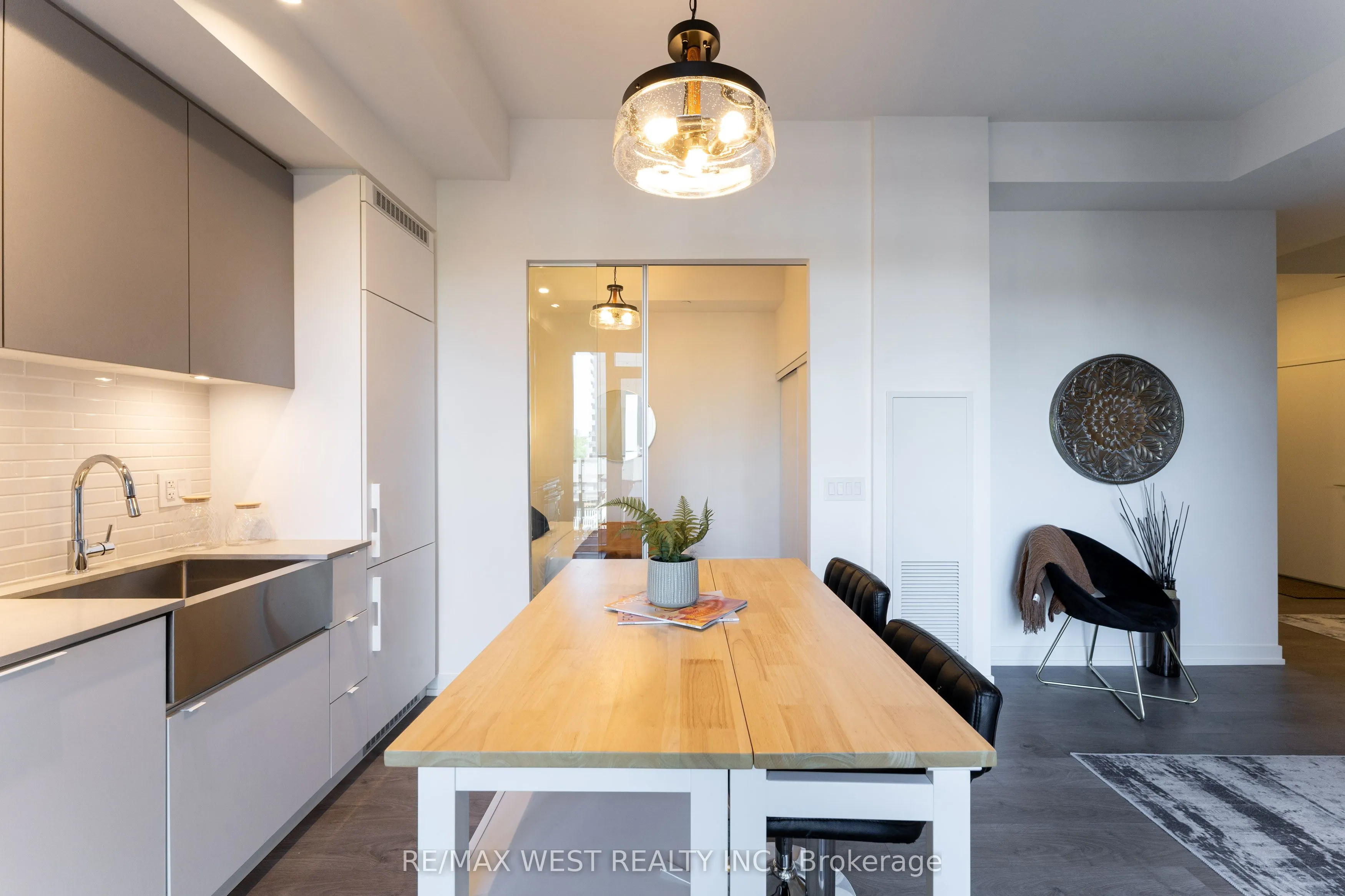 270 Dufferin Street, #413