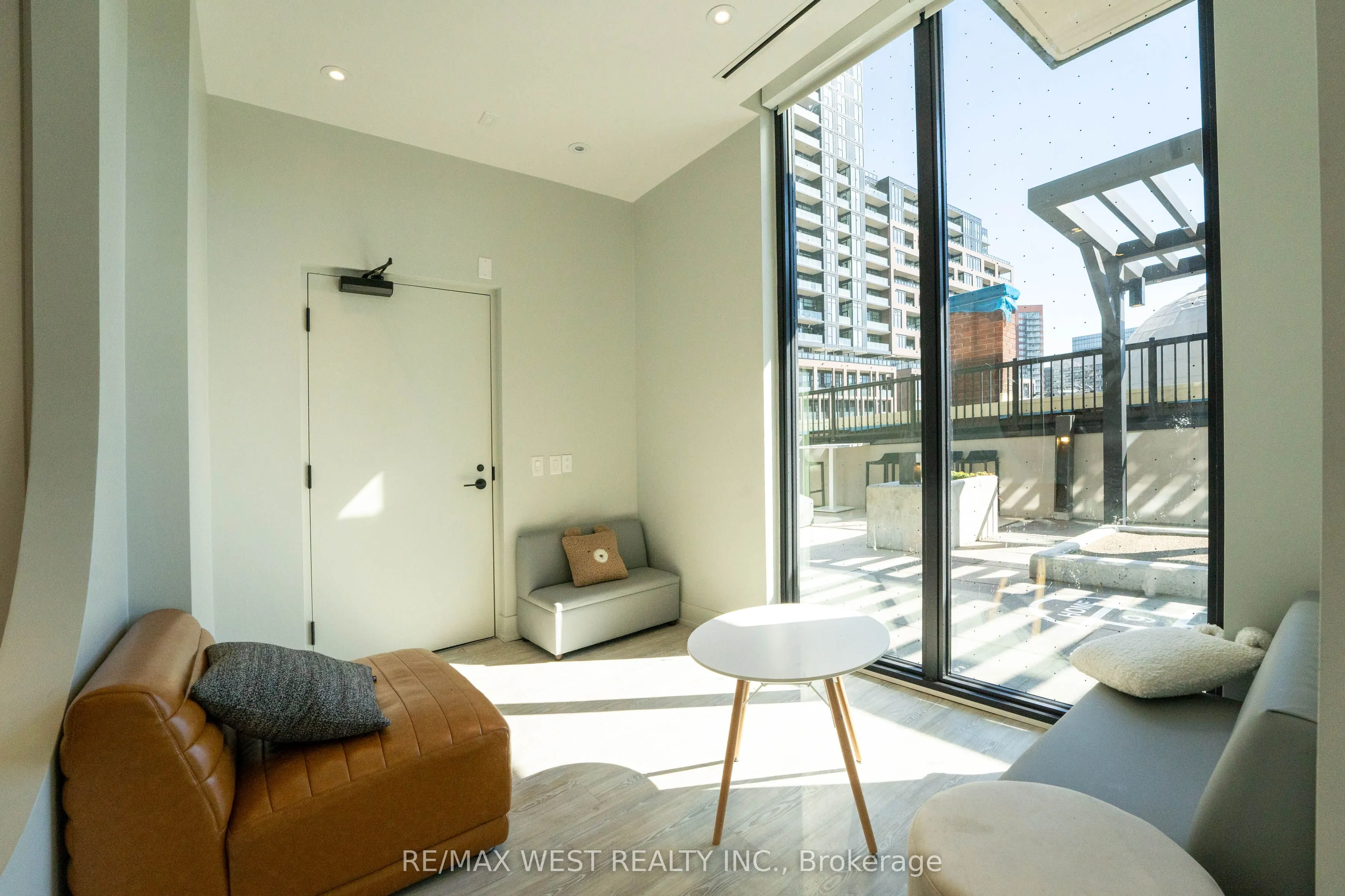 270 Dufferin Street, #413