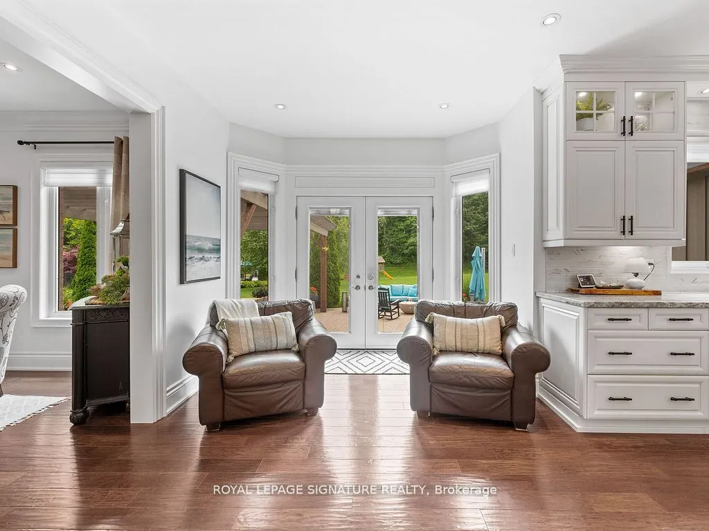 10 Forest Ridge Crescent