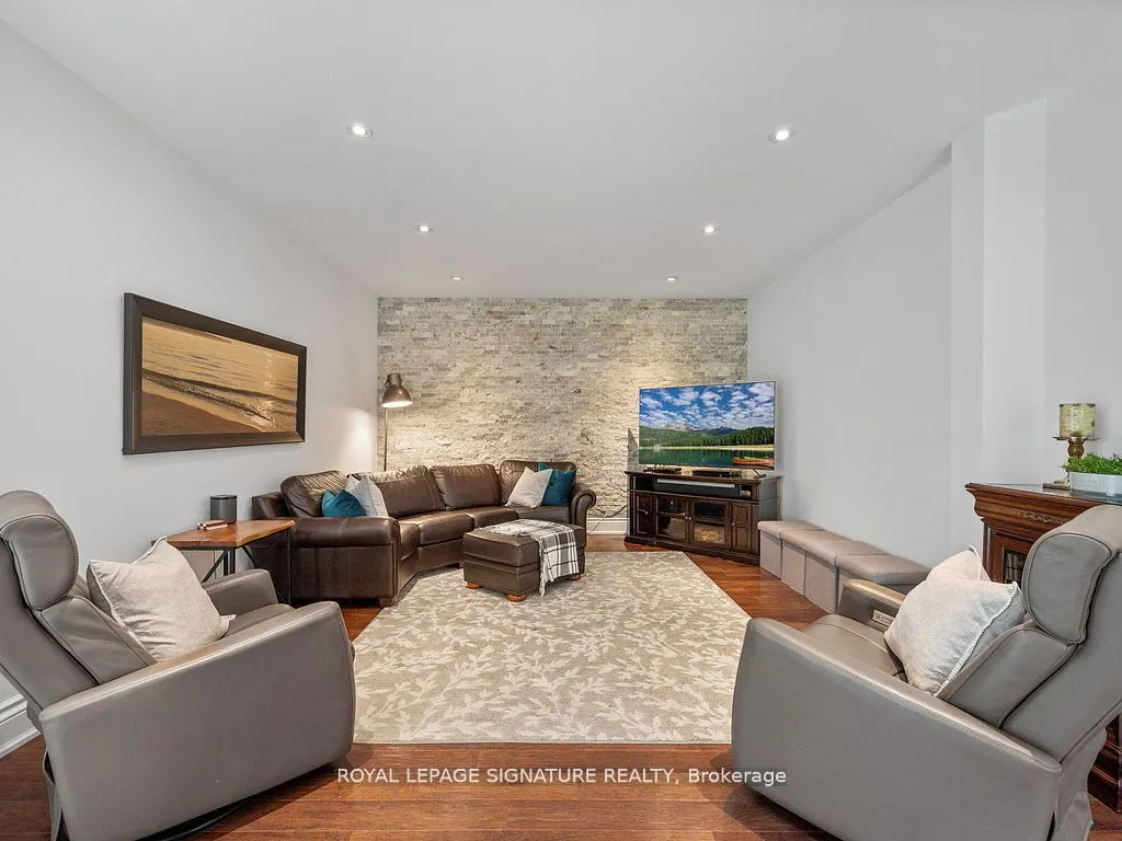 10 Forest Ridge Crescent