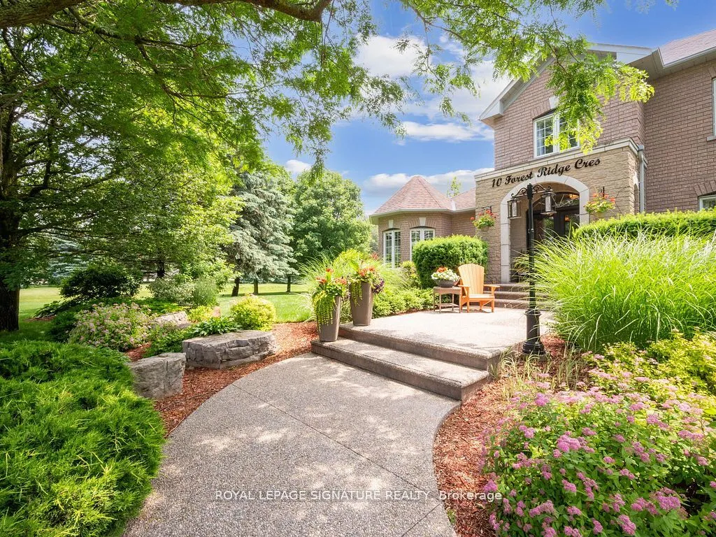 10 Forest Ridge Crescent