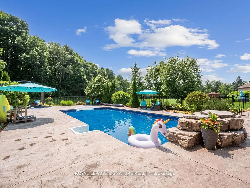 10 Forest Ridge Crescent