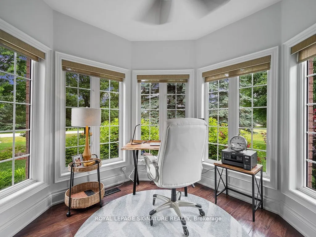 10 Forest Ridge Crescent