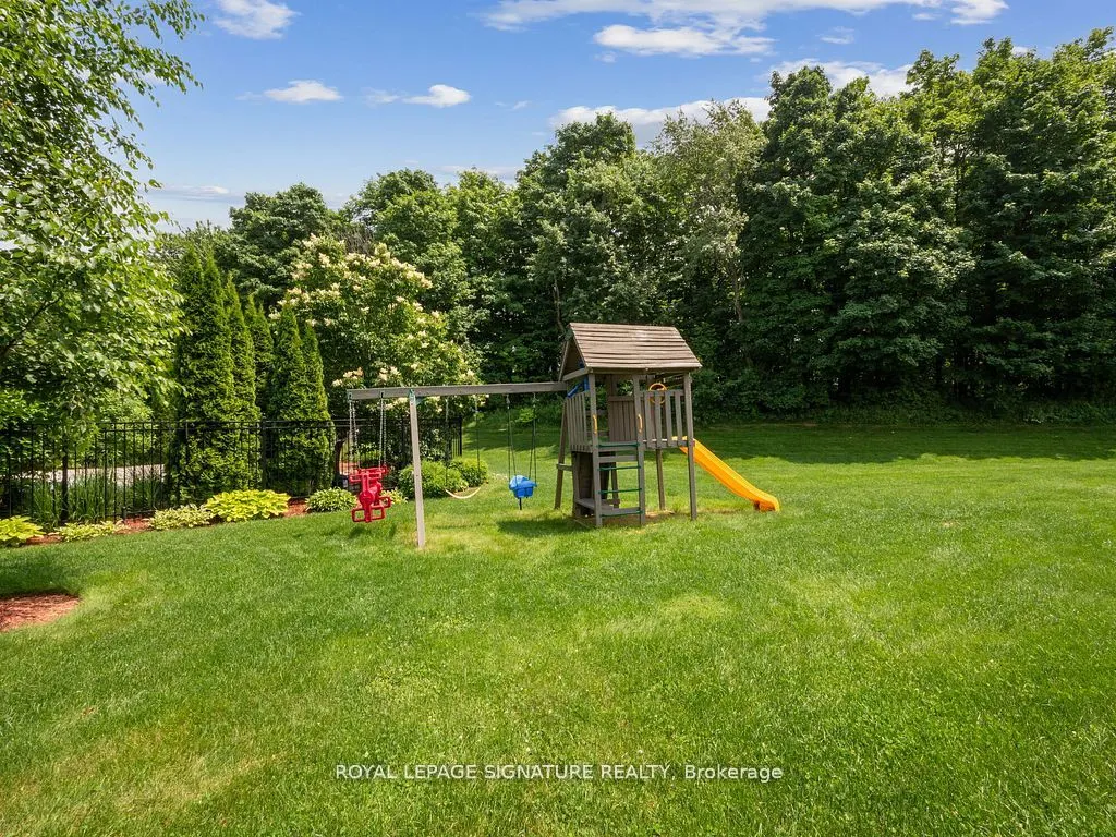 10 Forest Ridge Crescent