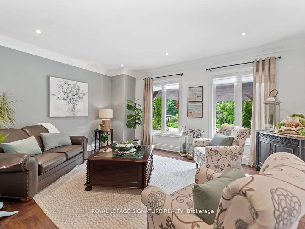 10 Forest Ridge Crescent