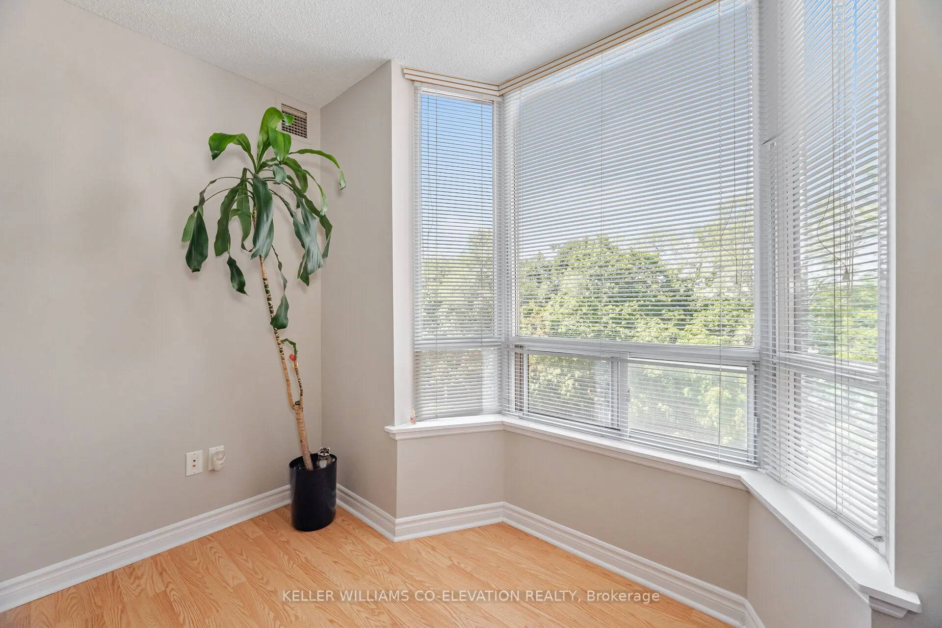 2088 Lawrence Avenue W, #410