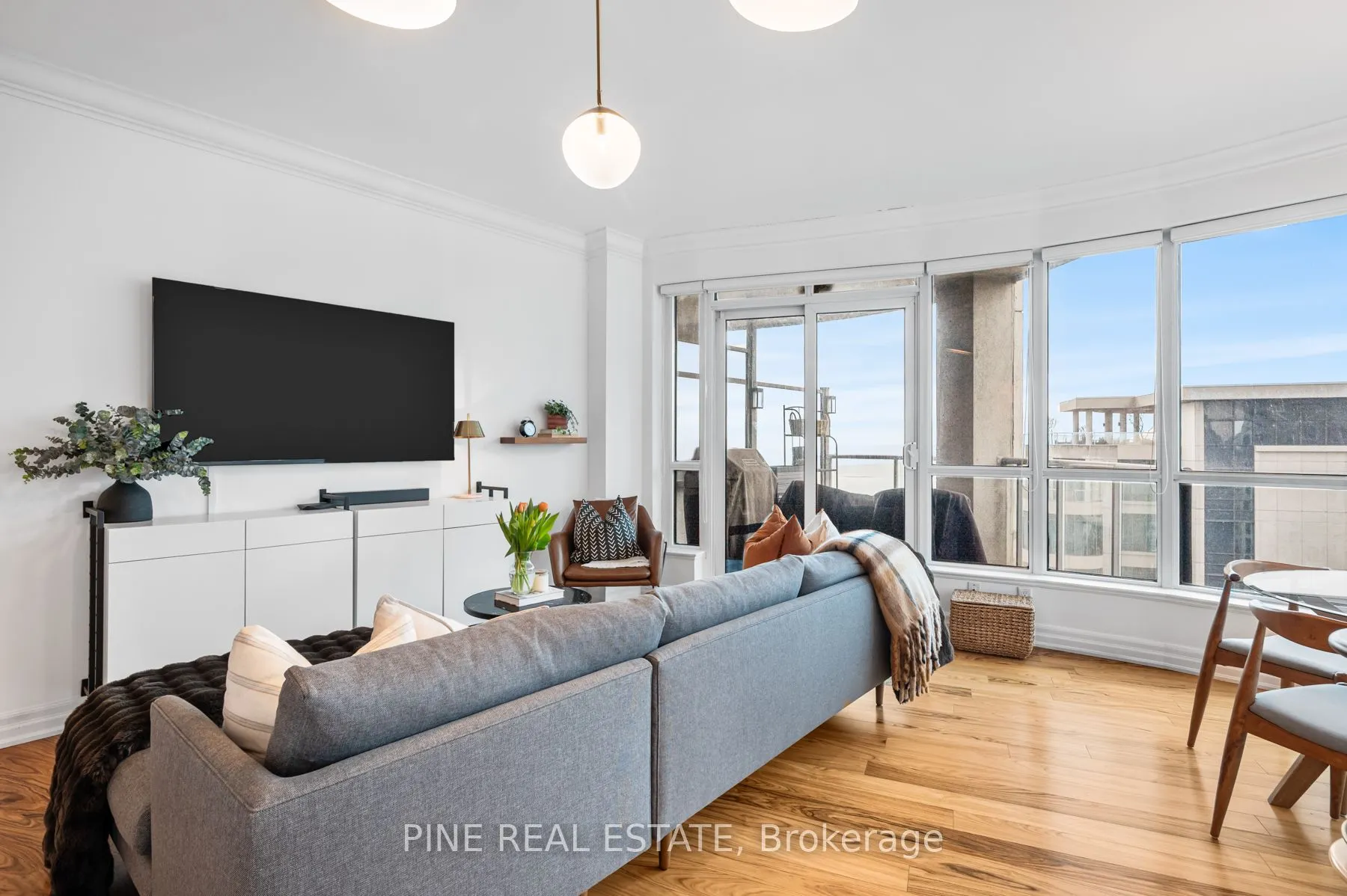2083 Lake shore Boulevard W, #1112