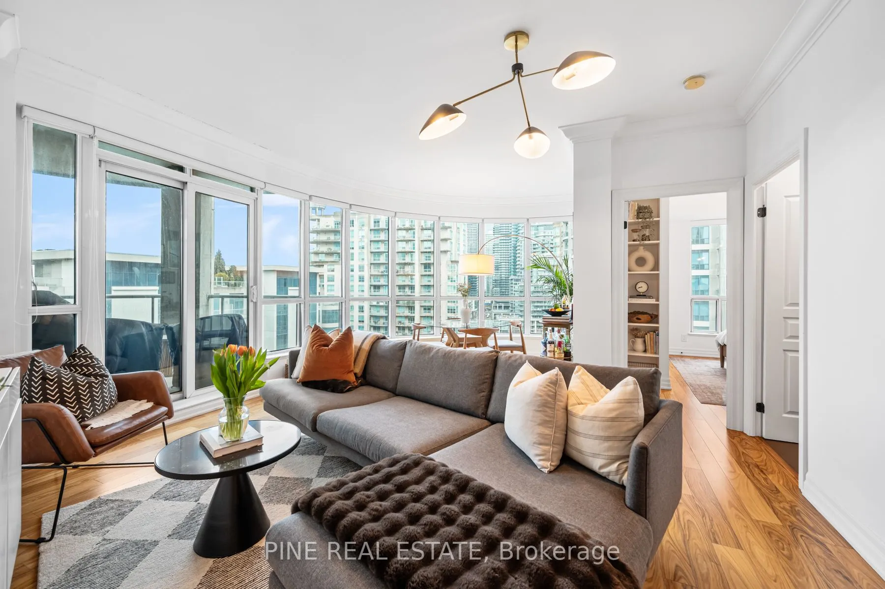 2083 Lake shore Boulevard W, #1112