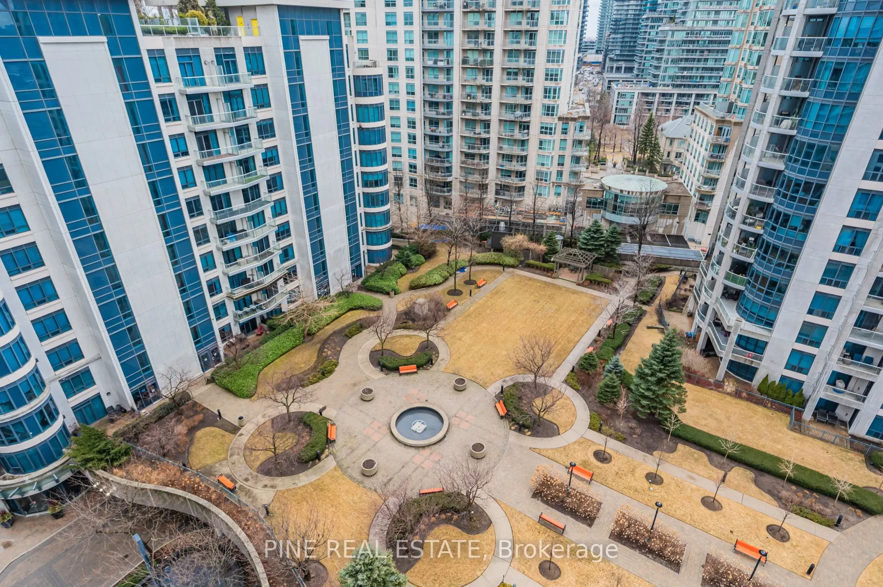 2083 Lake shore Boulevard W, #1112