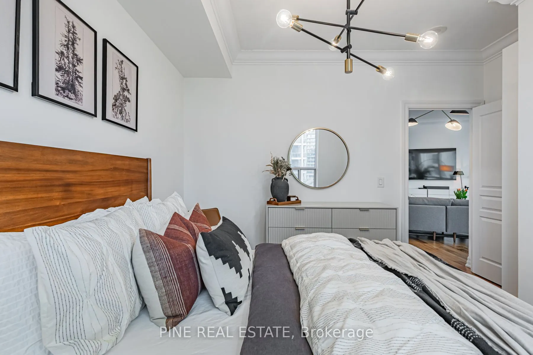 2083 Lake shore Boulevard W, #1112