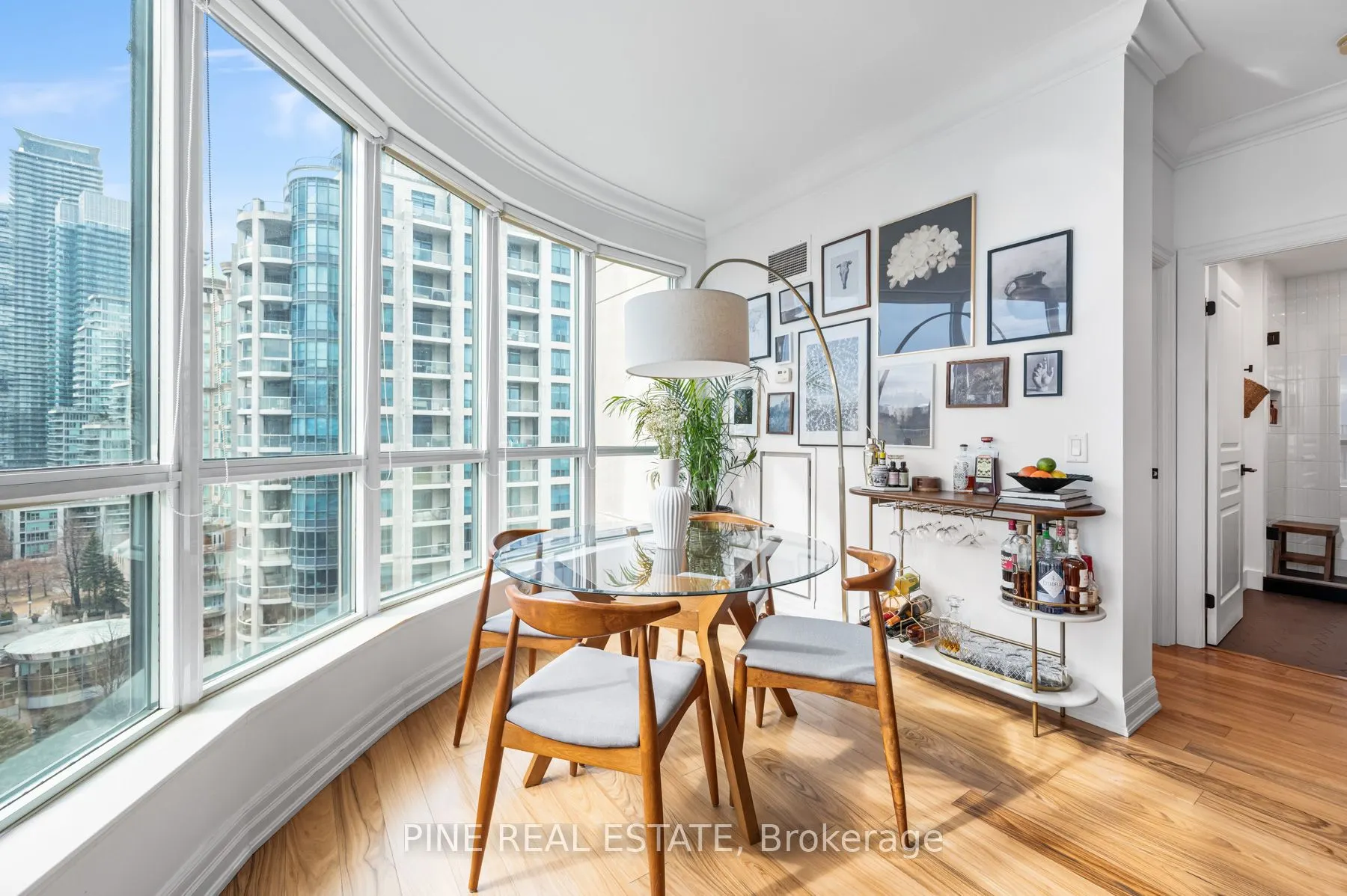 2083 Lake shore Boulevard W, #1112