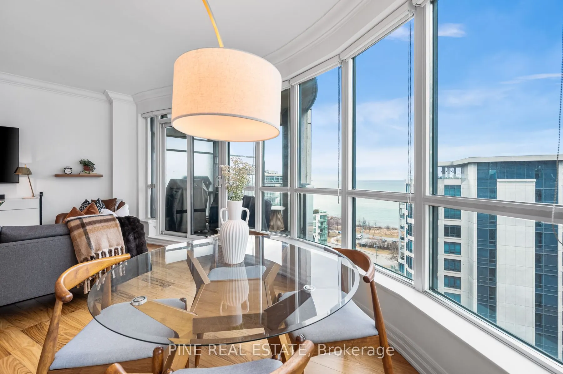 2083 Lake shore Boulevard W, #1112