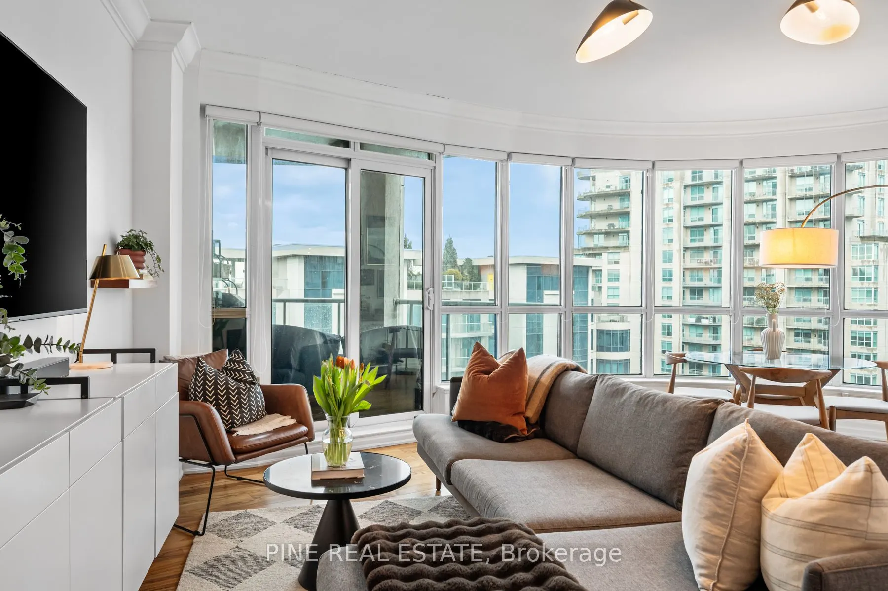 2083 Lake shore Boulevard W, #1112
