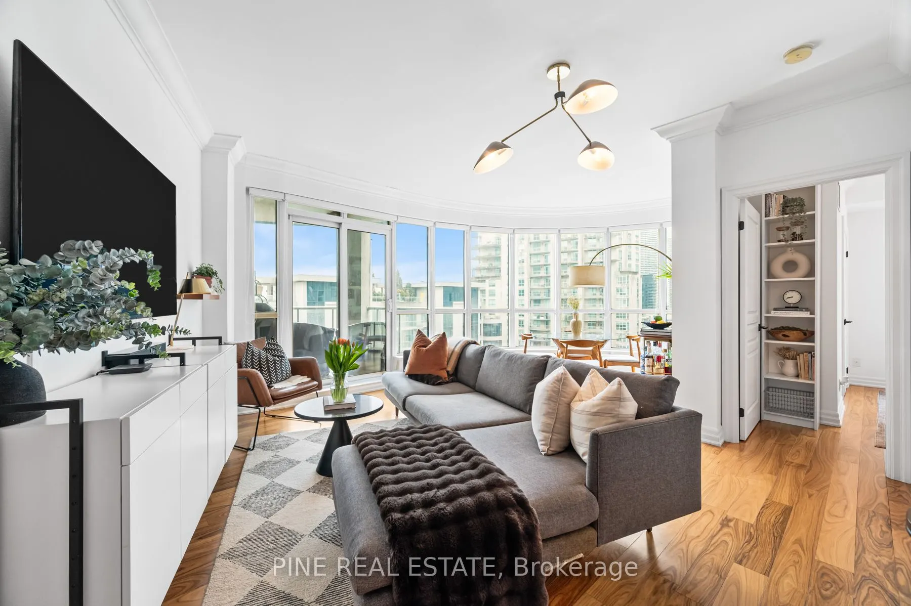 2083 Lake shore Boulevard W, #1112