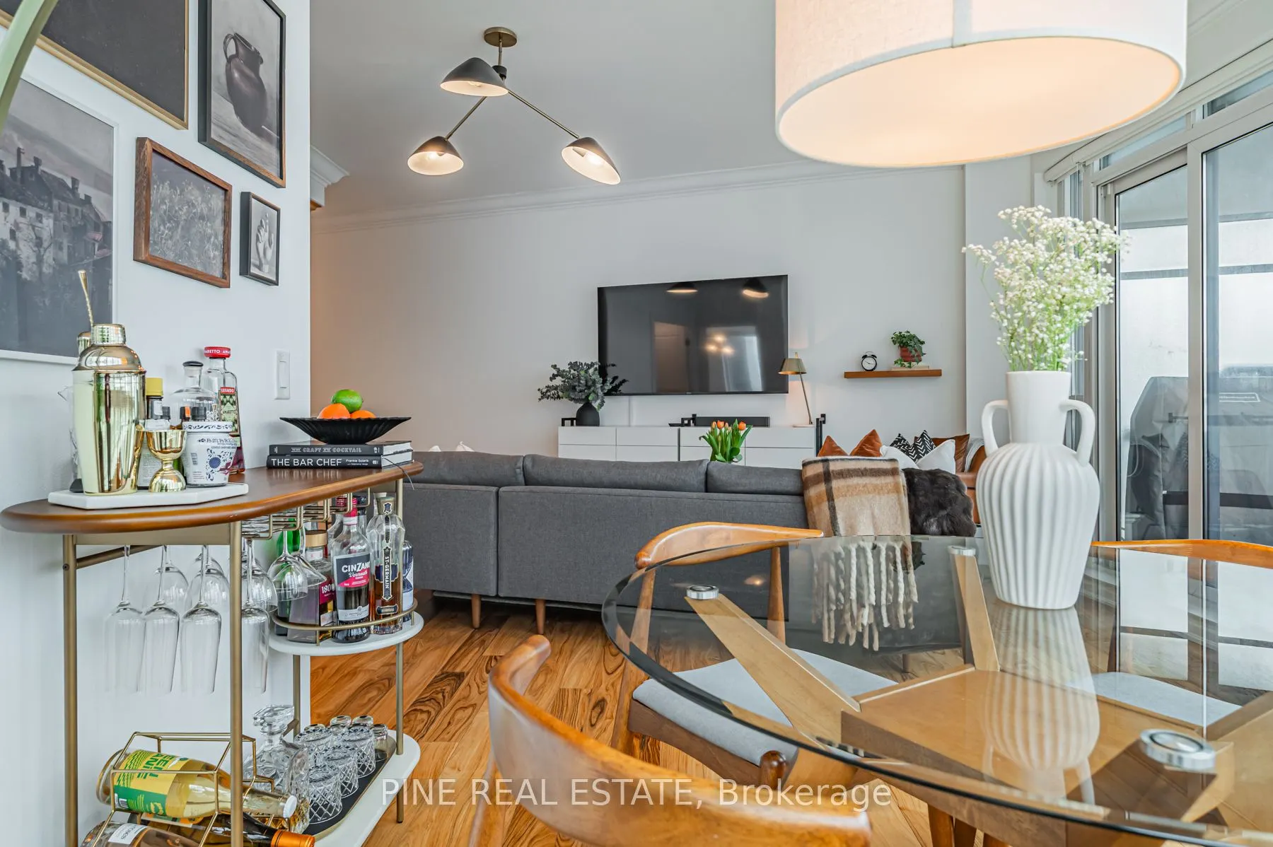 2083 Lake shore Boulevard W, #1112